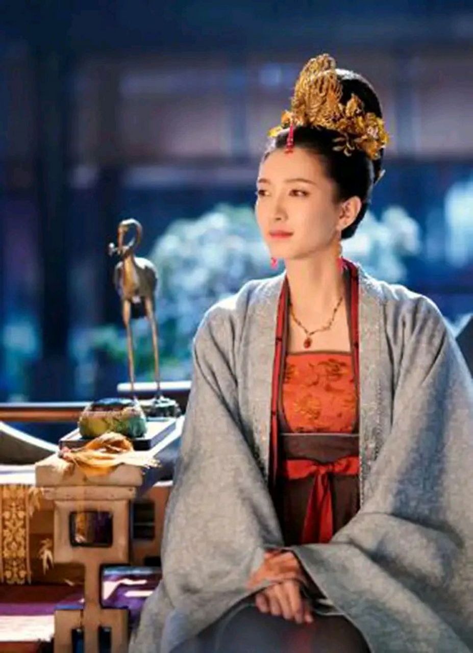 1050年,曹皇后发现身边的宫女与侍卫私通,想要处死宫女.