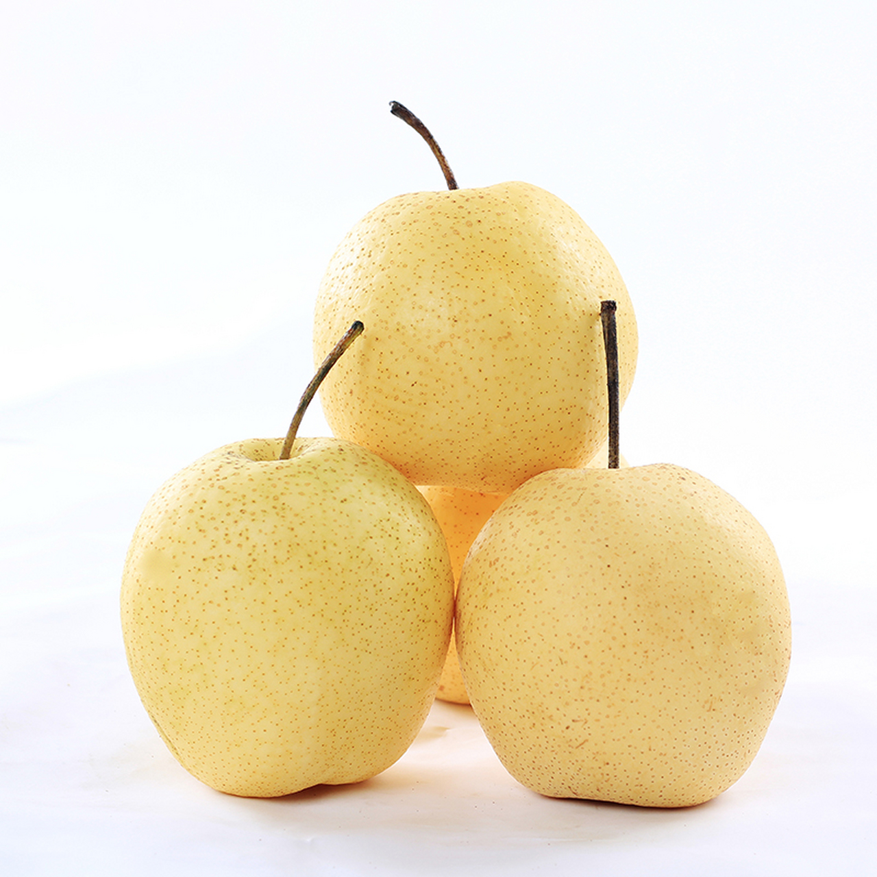 在这个收获的季节里,品尝雪花梨,感受它带来