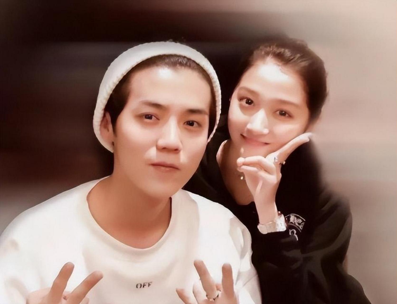 鹿晗粉丝终于叫嫂子,放弃主业陪男友筹备演唱会 16  16 关晓彤不