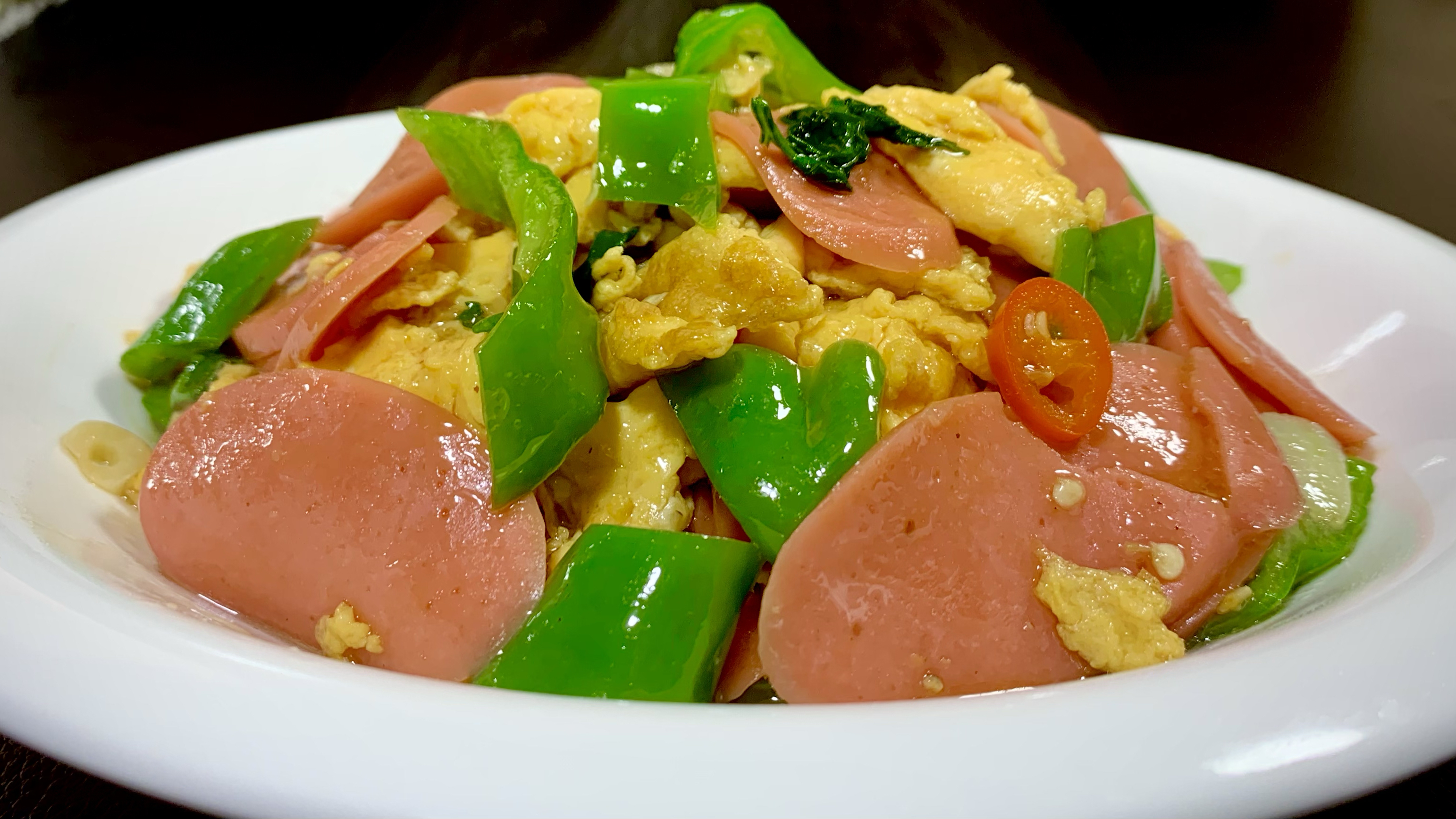 这才是火腿炒鸡蛋最好吃做法,滑嫩开胃,天天吃都不腻,非常美味