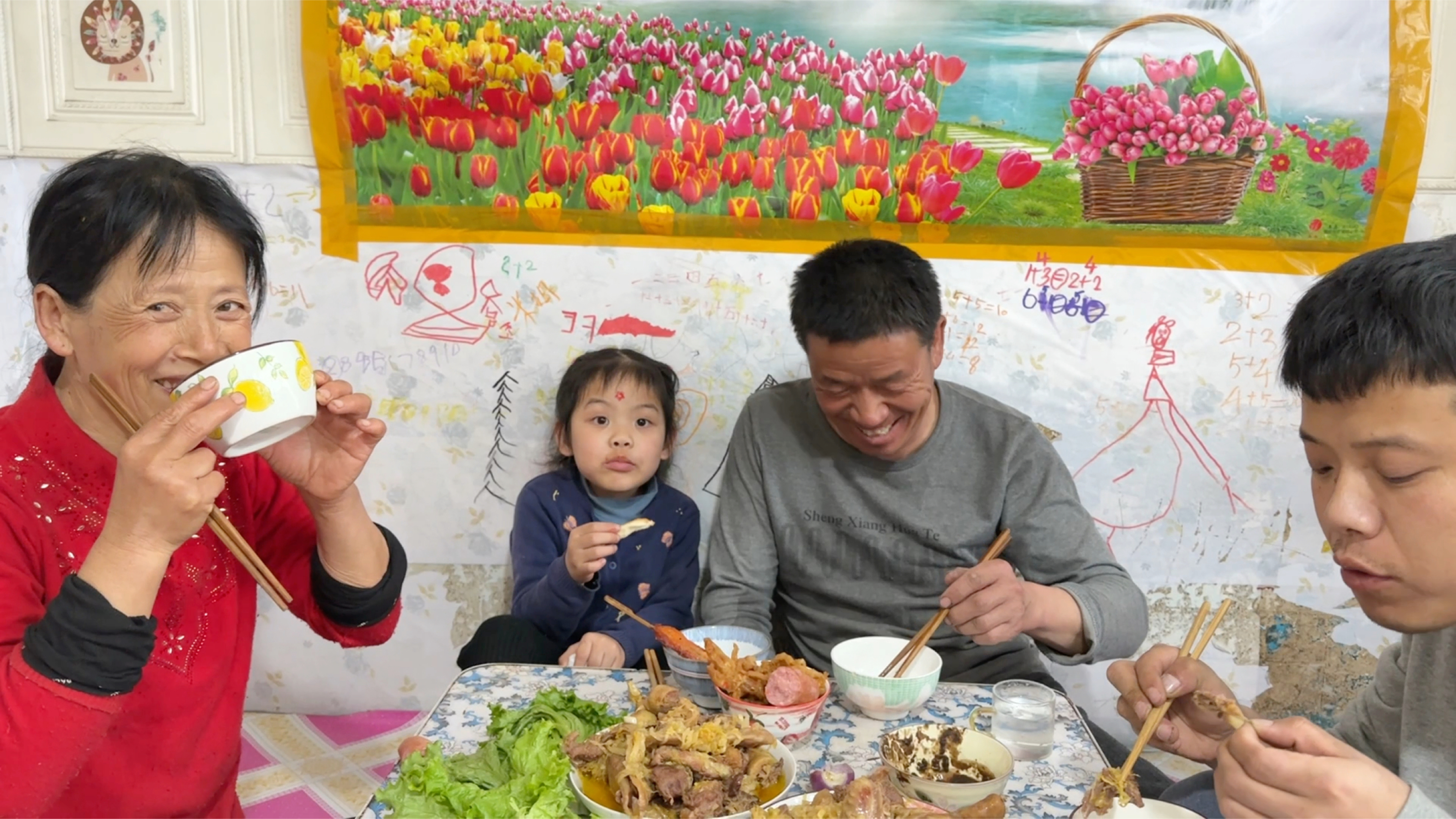 去年养的鸭子剩最后一只了,东北老妈剁一半炖酸菜,真解馋