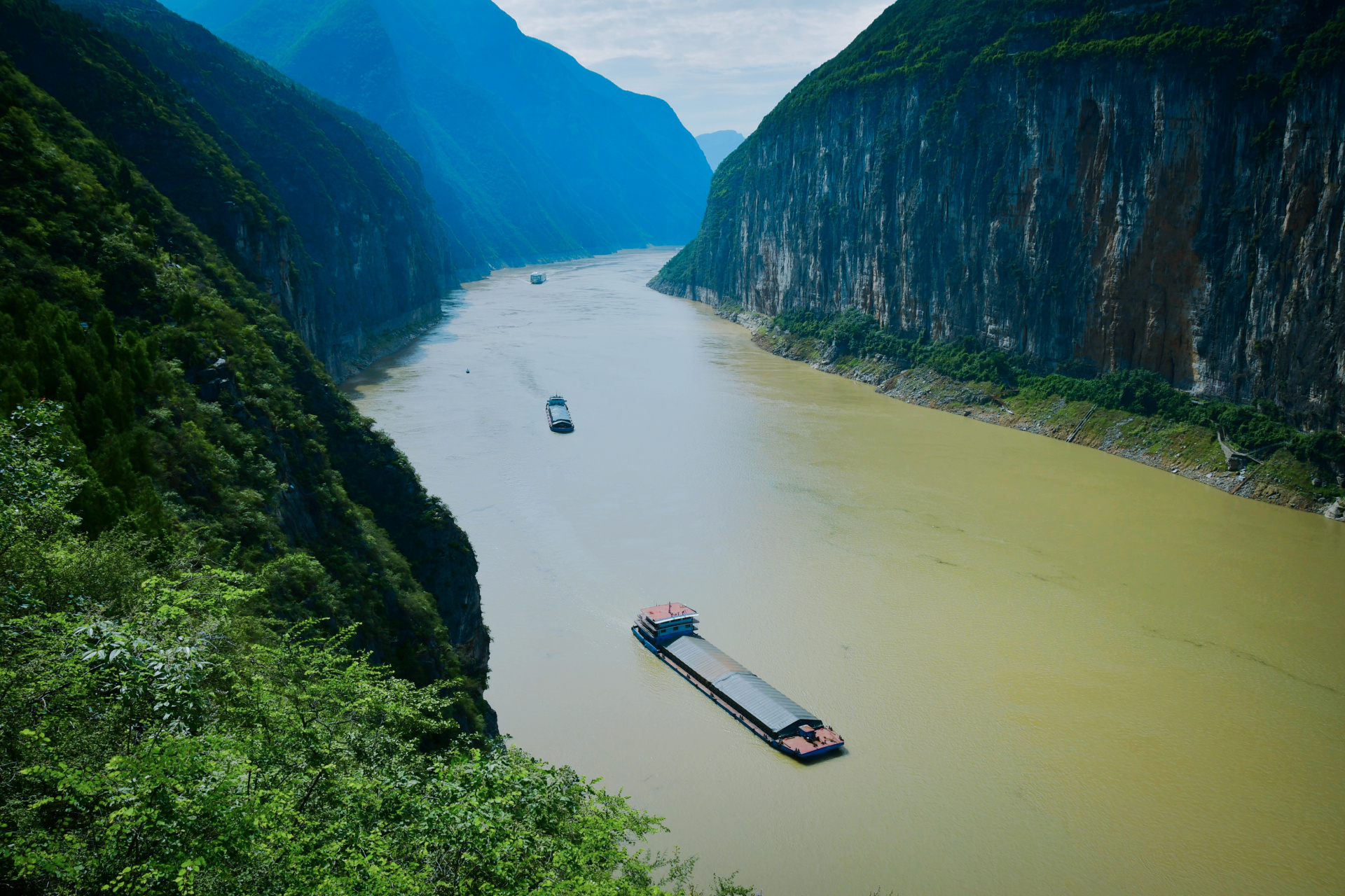 上周从白帝城徒步到三峡之巅,当自己登顶三峡之巅,才真正感受到瞿塘峡