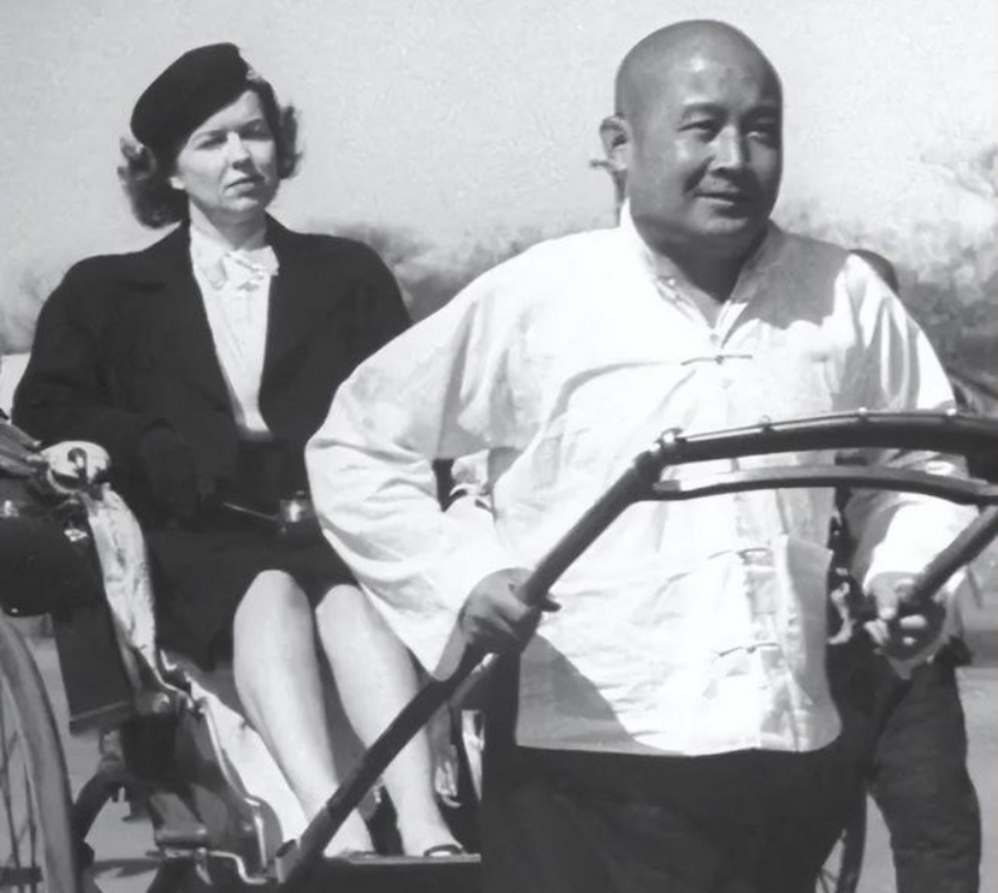 晏森,名字很酷对不,家世更酷,姓爱新觉罗,本人更是大清最后一位铁帽子