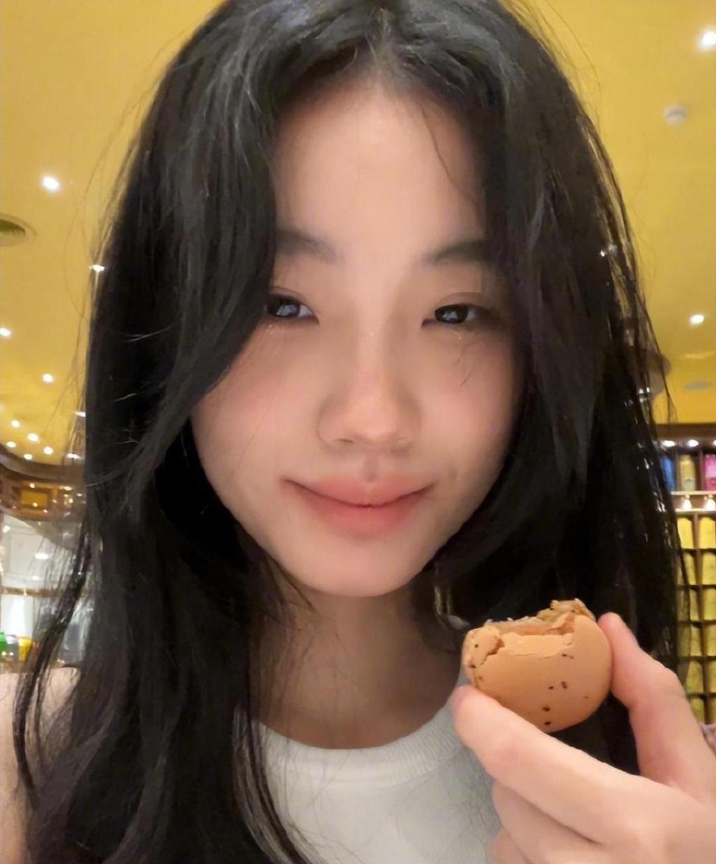 小s女儿万圣节cos"天使",顶级美貌氛围感满满