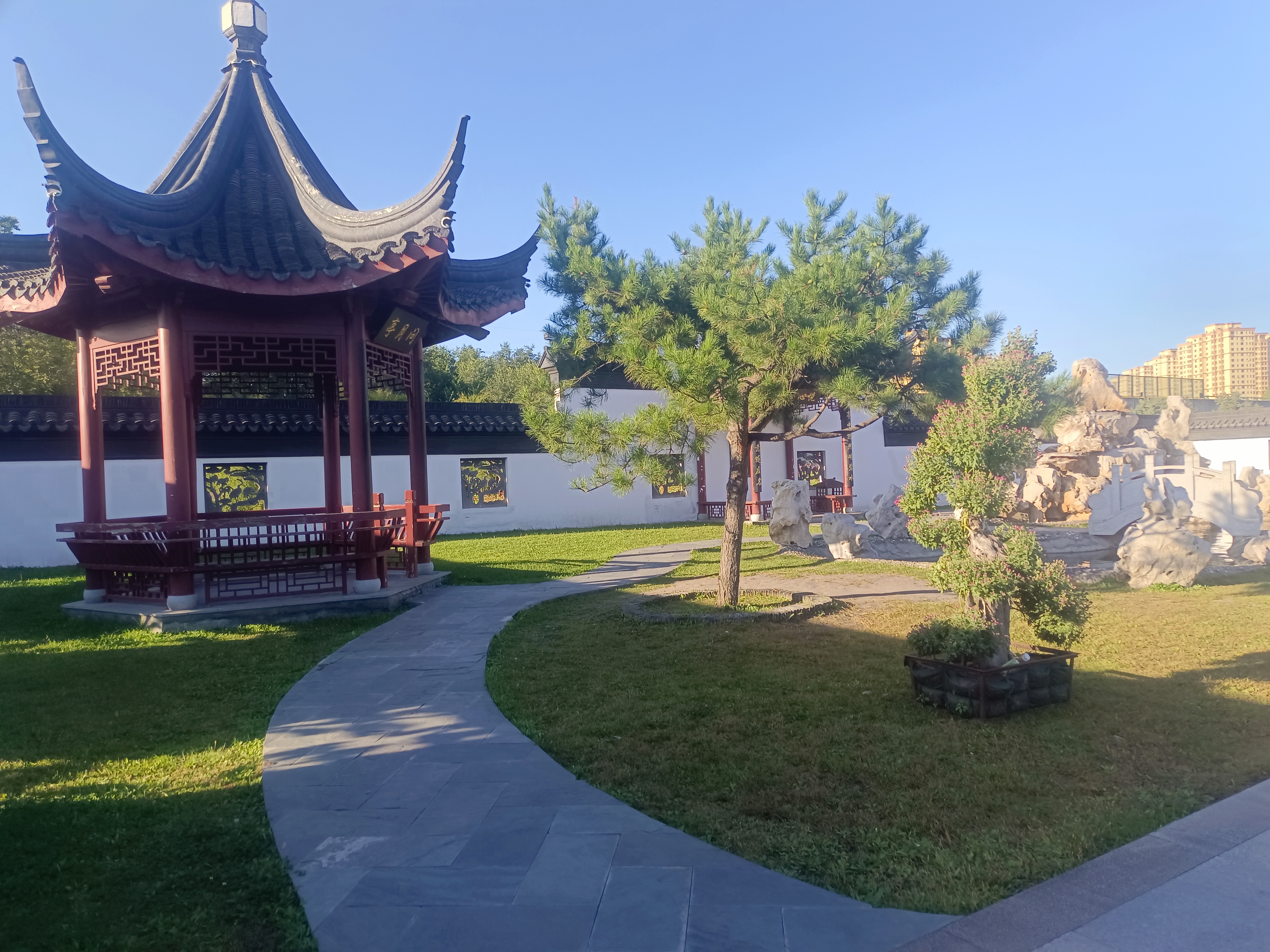 只有当我们学会好好爱自己,才能真正地活出自我,享受生活的美好