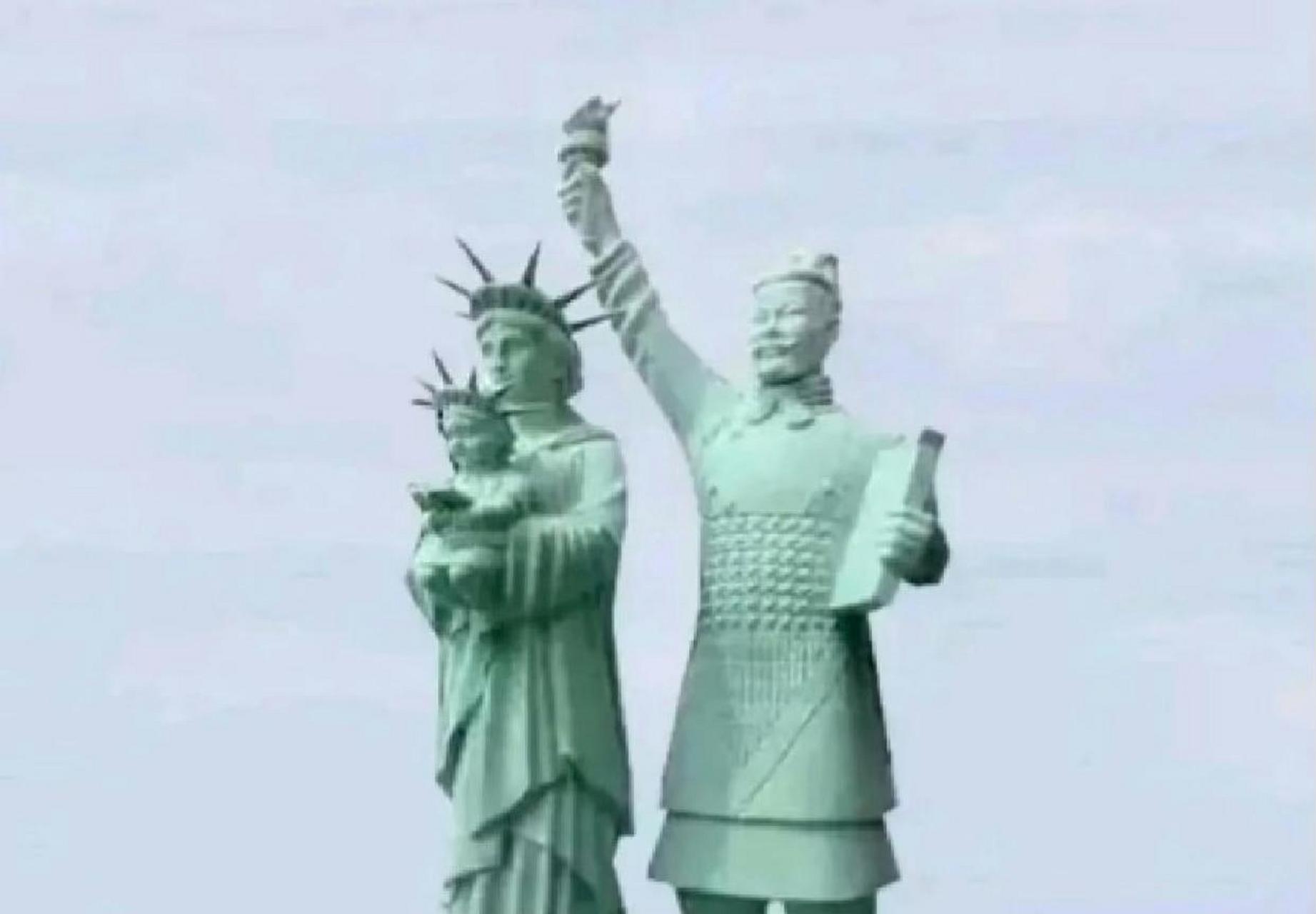 自由女神什么时候嫁给中国男人了,怀里抱得是她们的娃吗?
