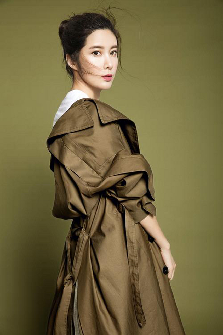 出生于山东省淄博,毕业于上海戏剧学院表演系本科班,中国内地女演员