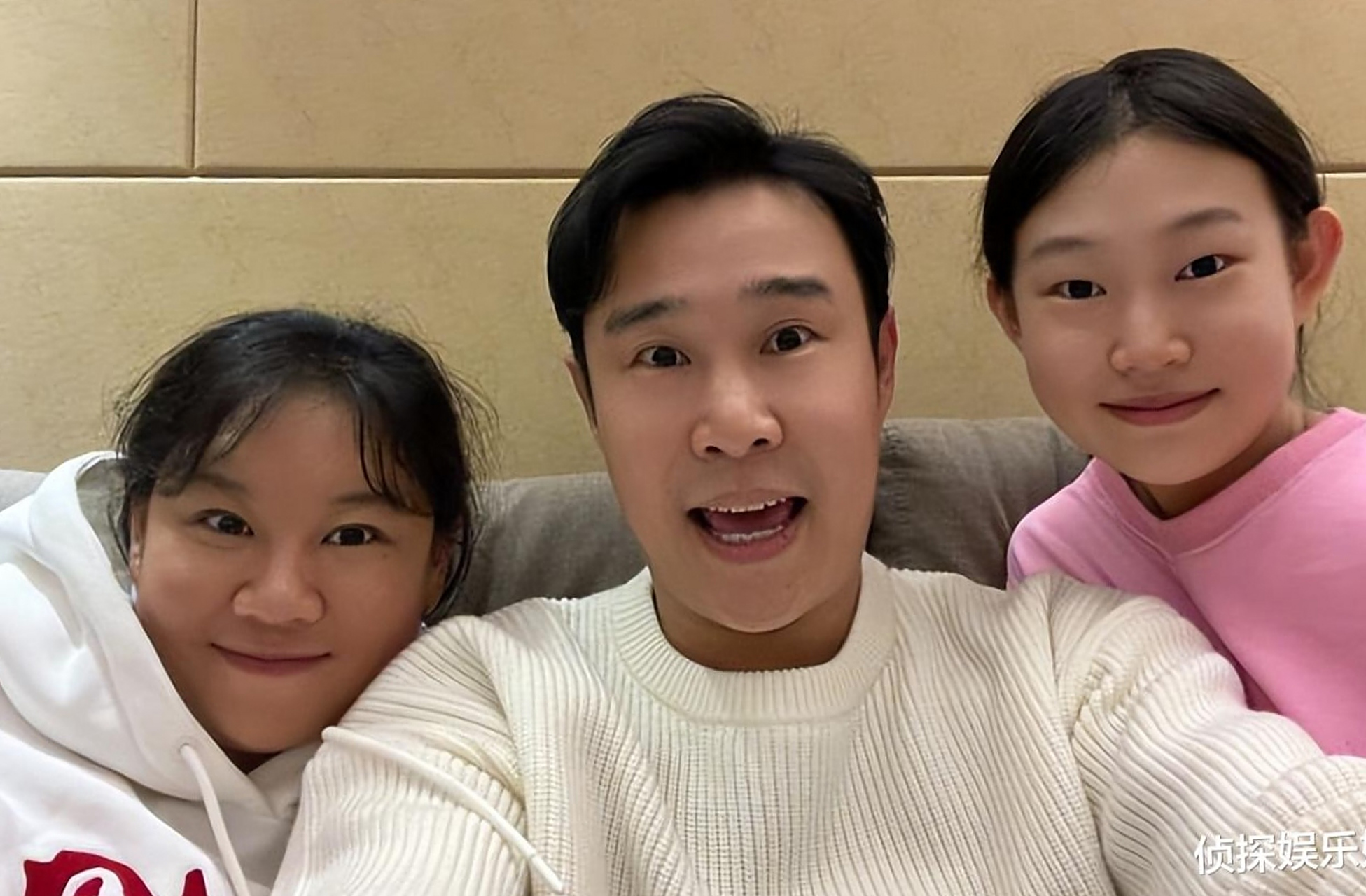 照片中,薛之谦还是那么得帅气,小沈阳的女儿,也是越长越漂亮.