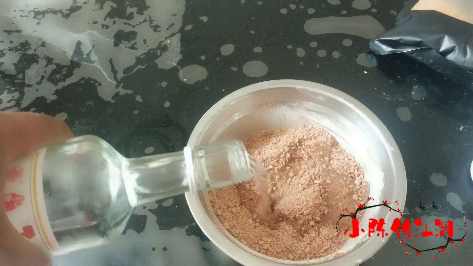 野钓:用白酒开的饵鱼会吃吗?去水库试试,看钓上来的都是什么鱼