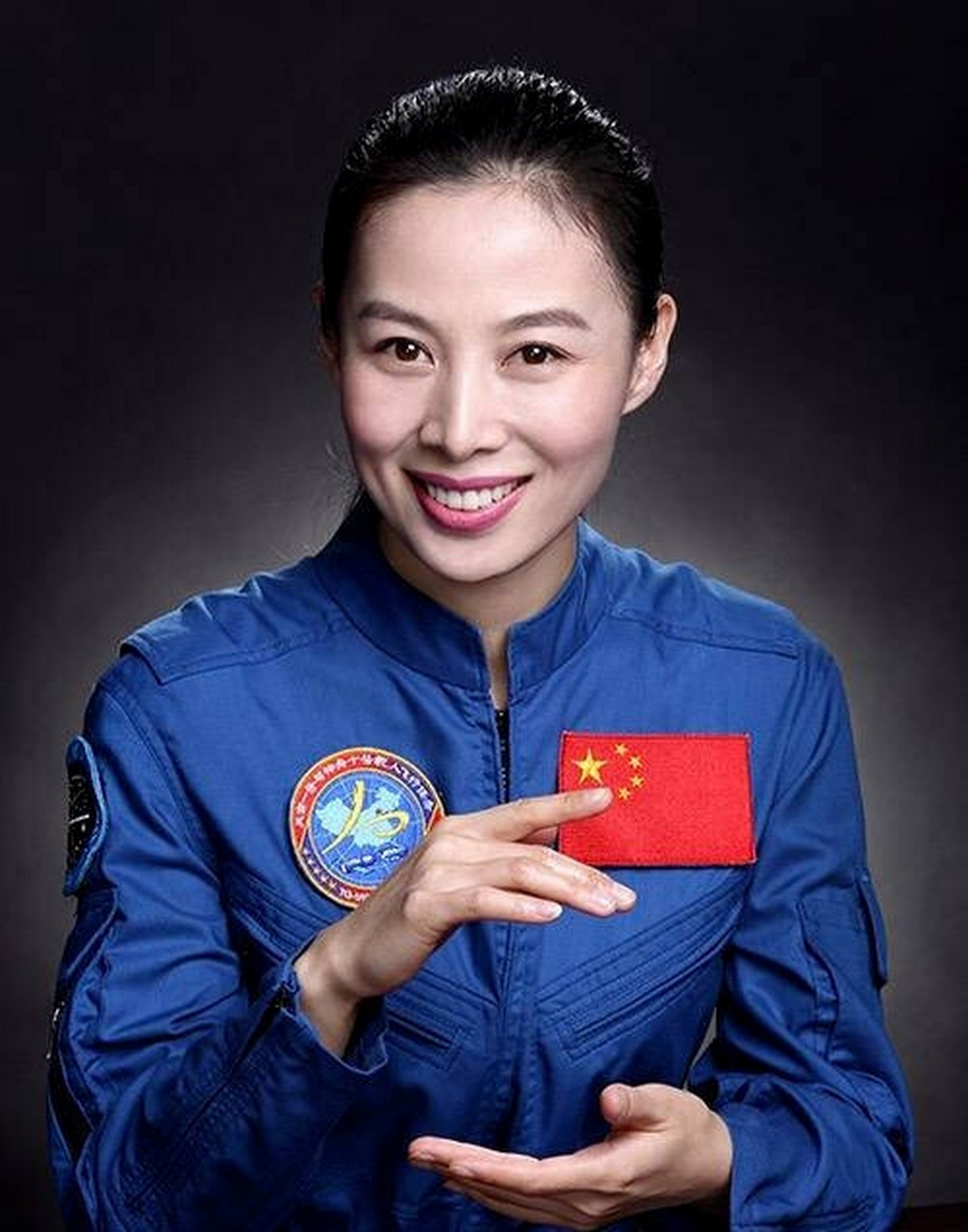 一位从农村走出来的特级航天员,有着吃苦耐劳 的精神,过硬的身体素质