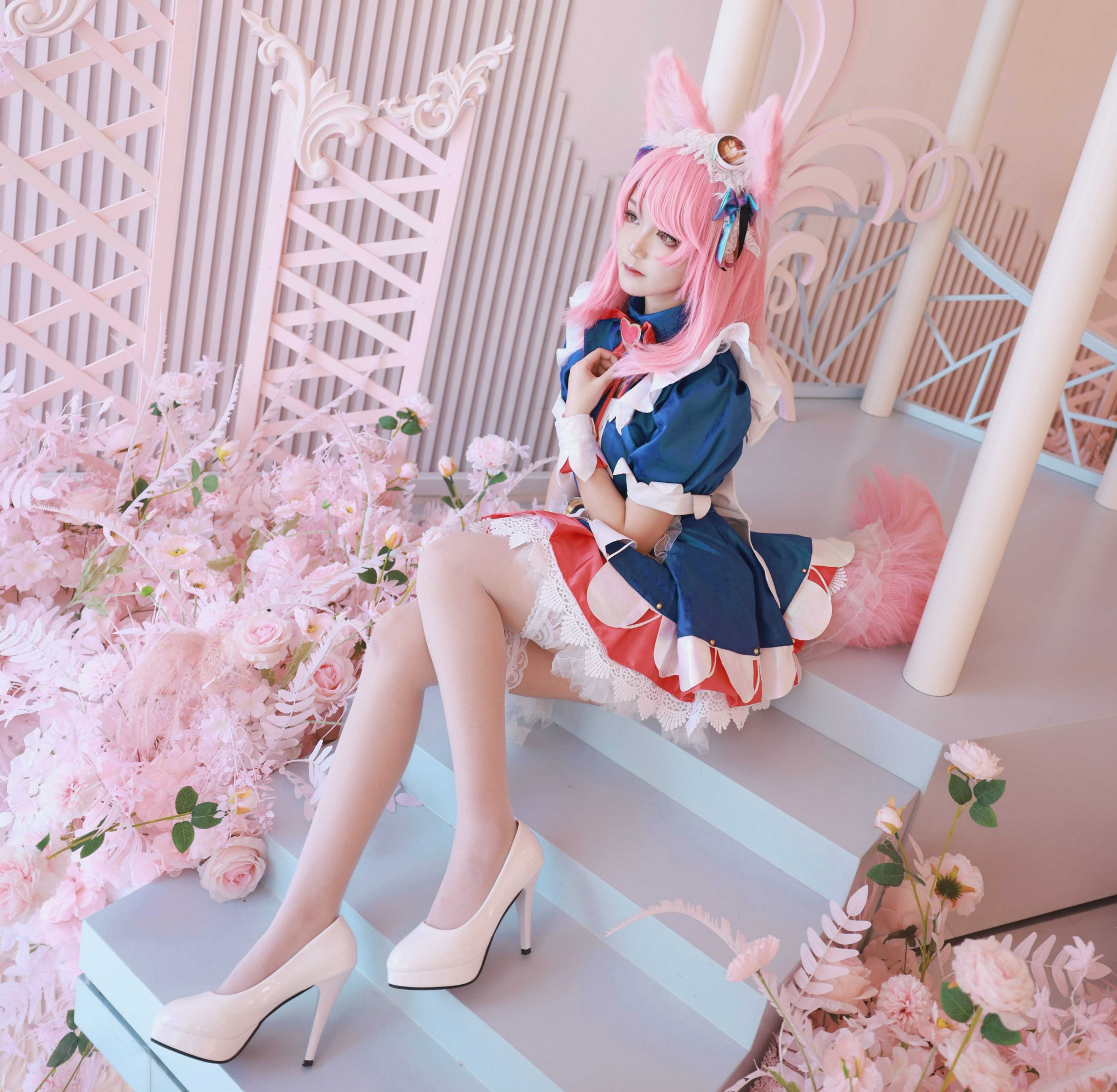 女仆妲己cos,凭这双"白丝"长腿,就能迷倒多少男人