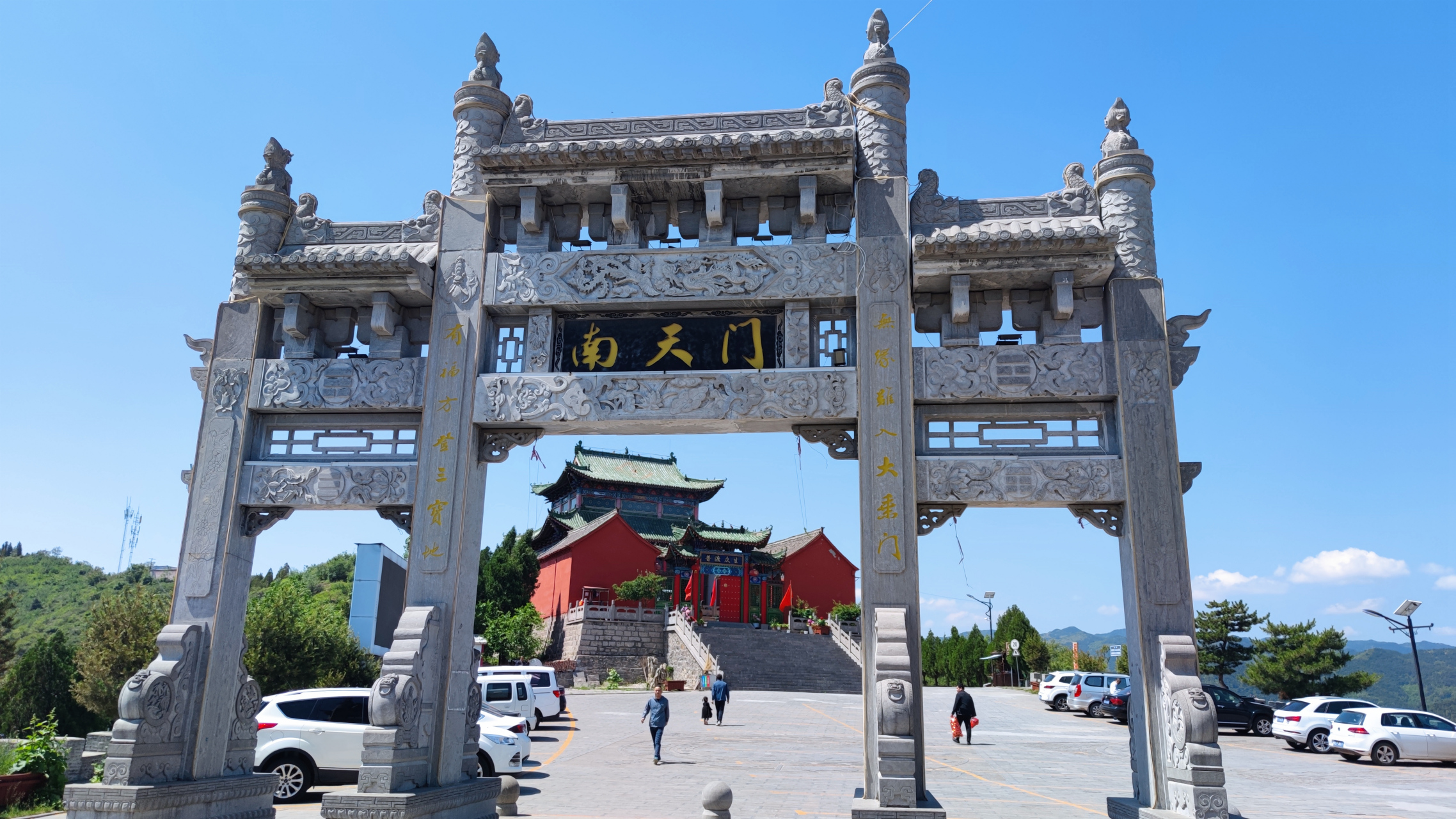 林州柏尖山风景,今天是第三次来柏尖山,终于赶上一个好天气,上次来是