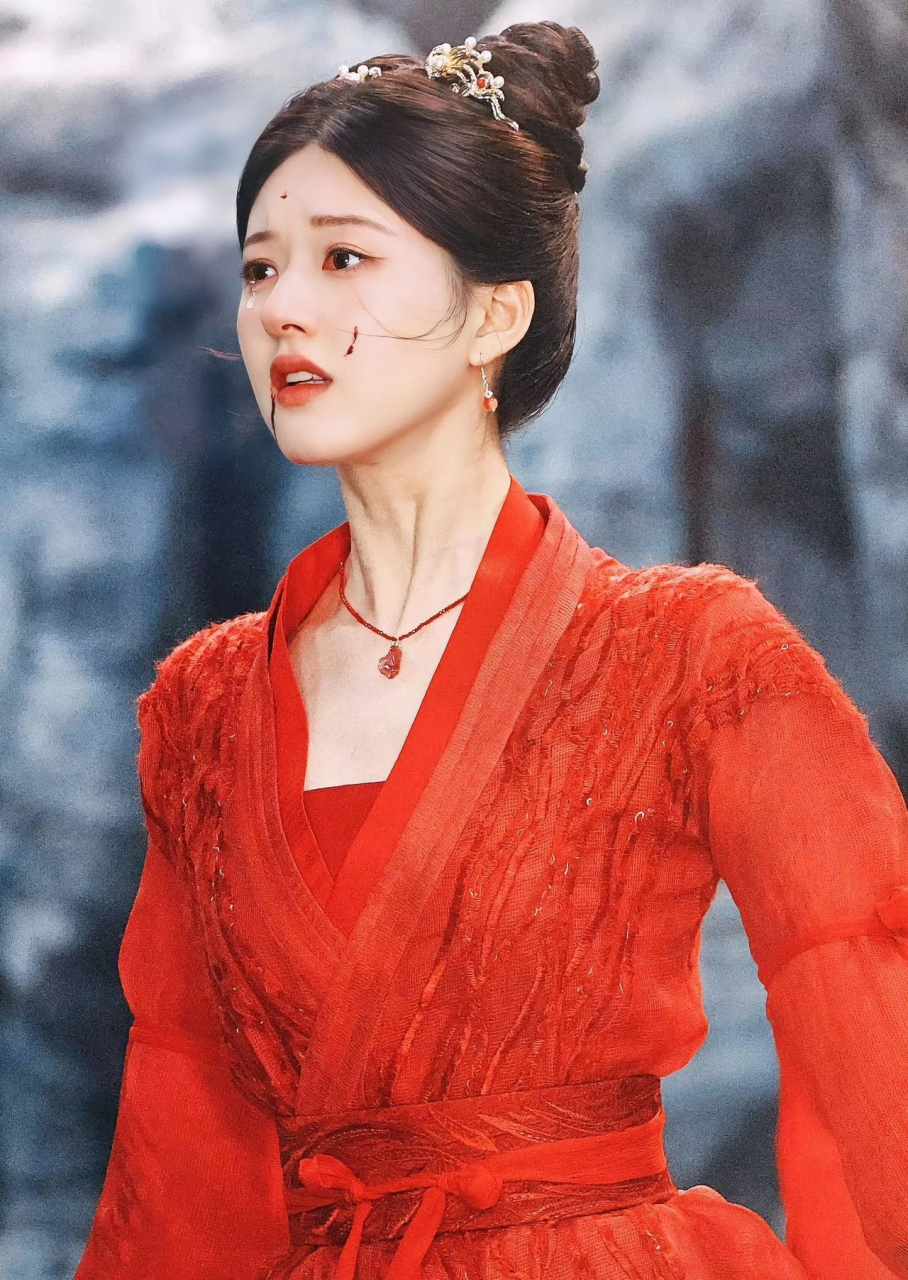 赵露思古装造型很漂亮,很有辨识度#一眼沦陷# #人间绝色# #惊艳瞬间