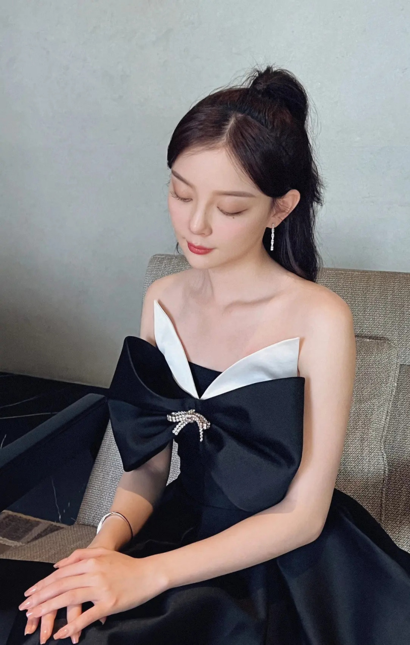 美女汪小敏,皮肤白皙,颜值出众,歌美人更美.#汪小敏# #美女