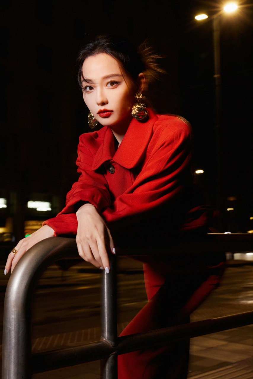 张嘉倪红衣摩登女郎# 张嘉倪红衣摩登女郎造型,一身红真的好适合呀