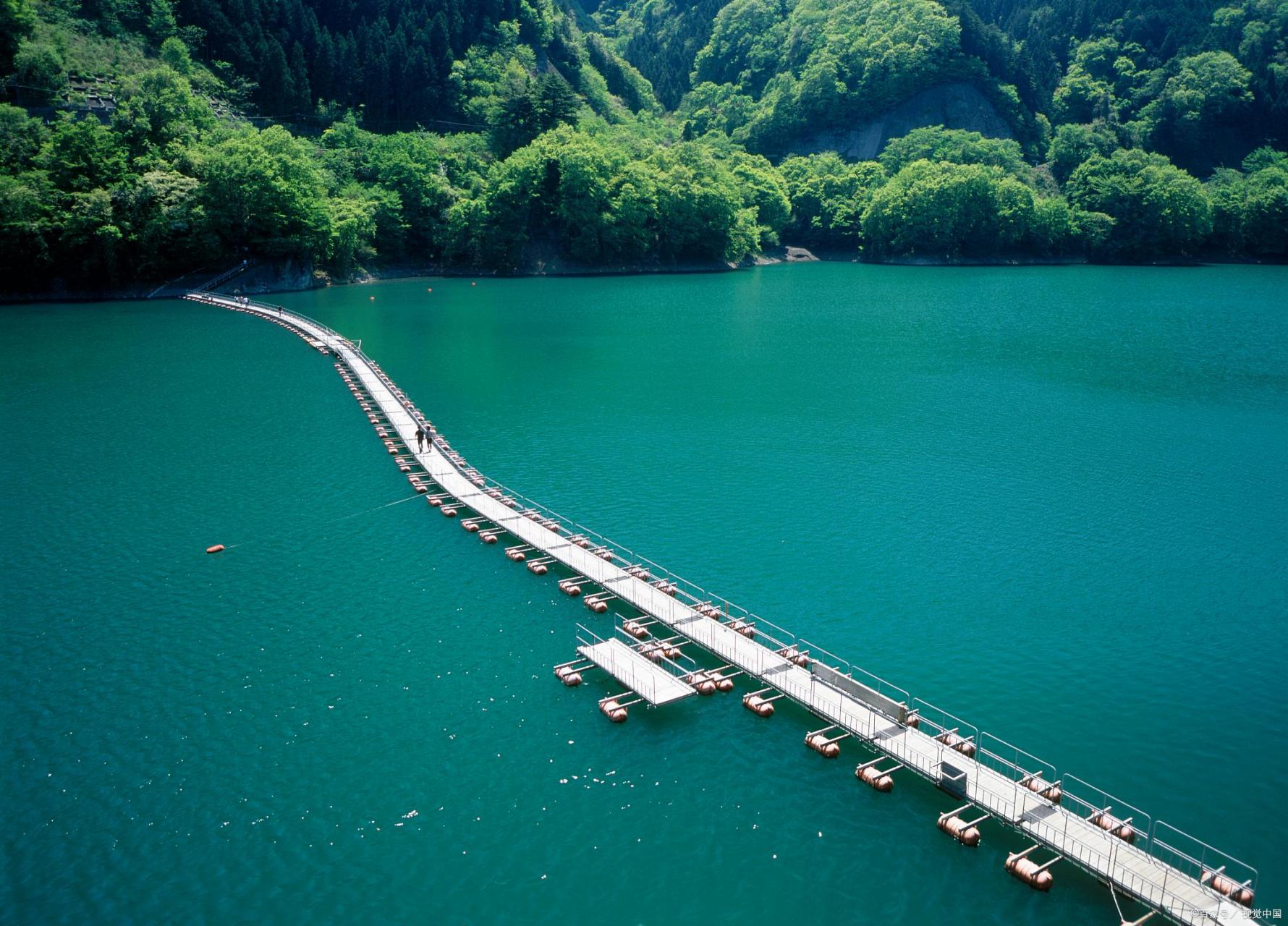 恩施网红浮桥曾放话可过坦克,讽刺的是,最大的错误,就是景区没封闭这