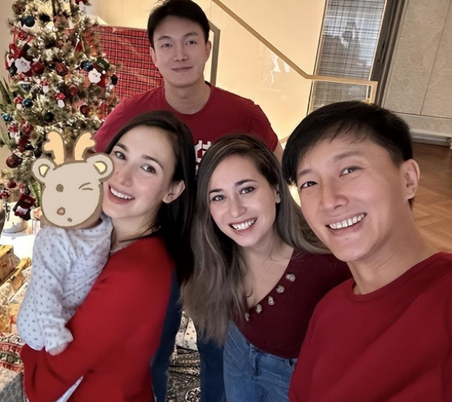 韩庚夫妻海边度假,卢靖姗大秀产后好身材,混血妹妹泳装出镜