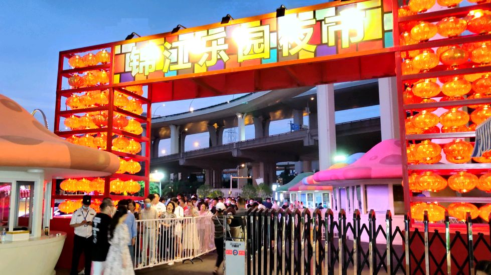 满血复活的上海锦江乐园士林夜市摊位不得不说中国人素质真的很高