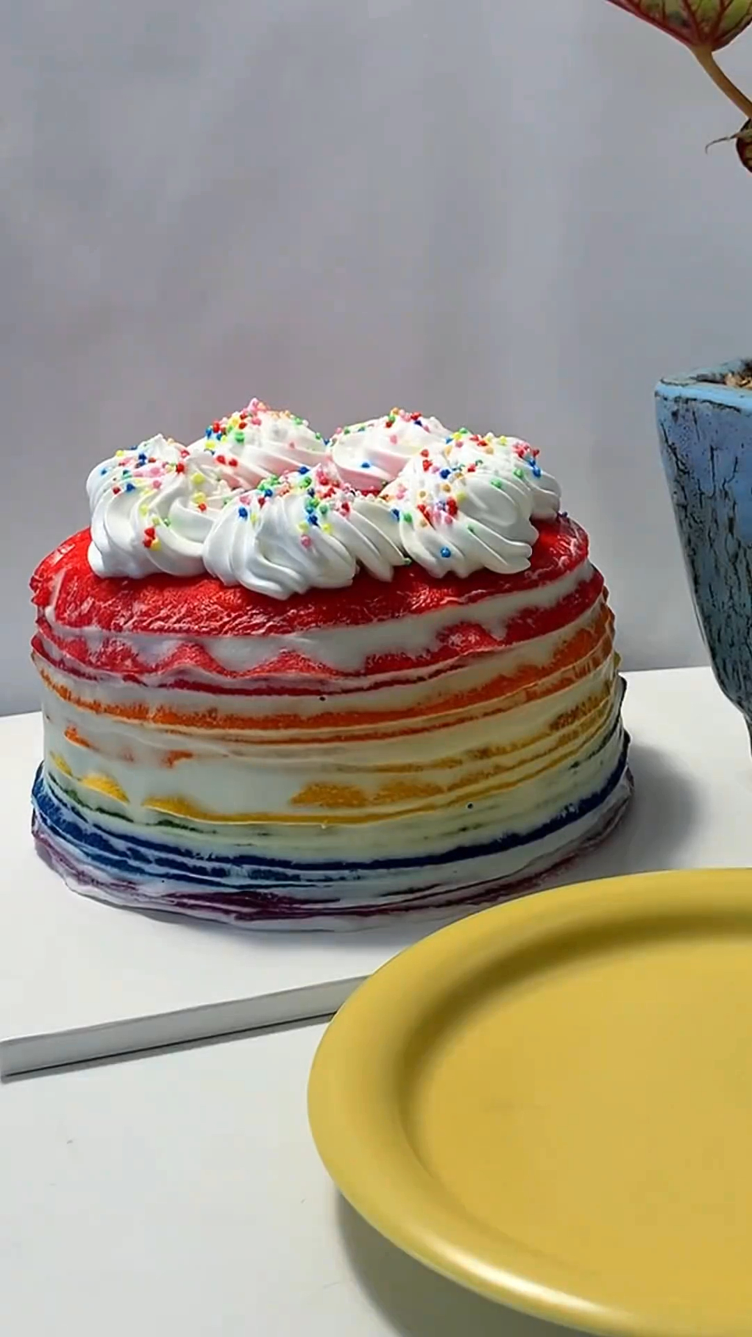 超级梦幻的彩色奶油千层蛋糕,口感丰富又好看!-度小视