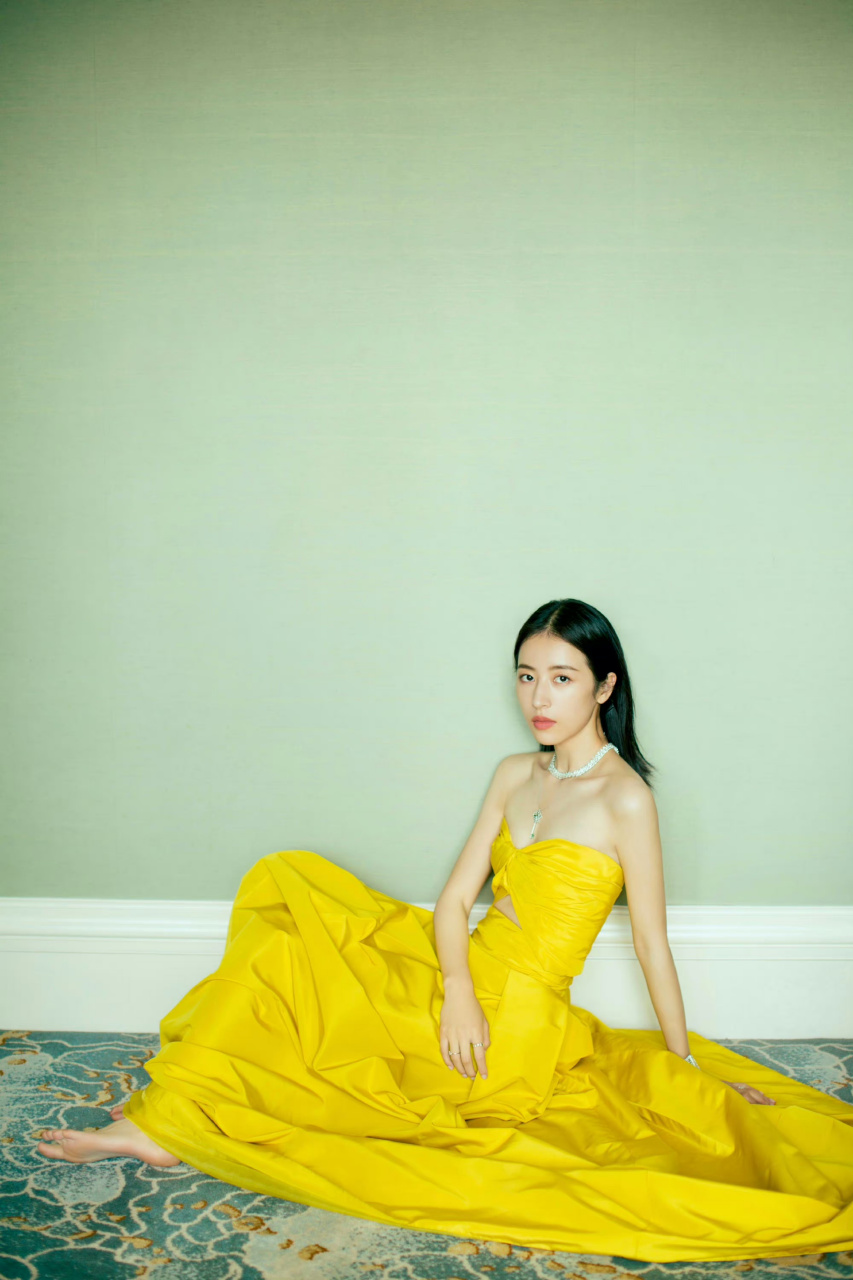 周雨彤  美腿玉足合集