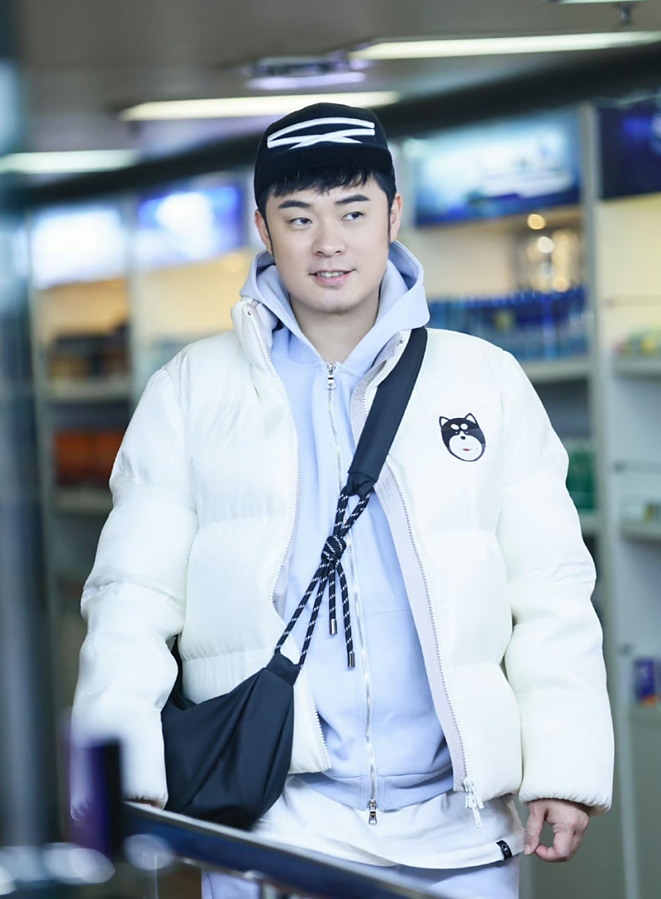 陈赫录制五哈状态真是不错,男生一般都不显老,他和年轻时候长相没差