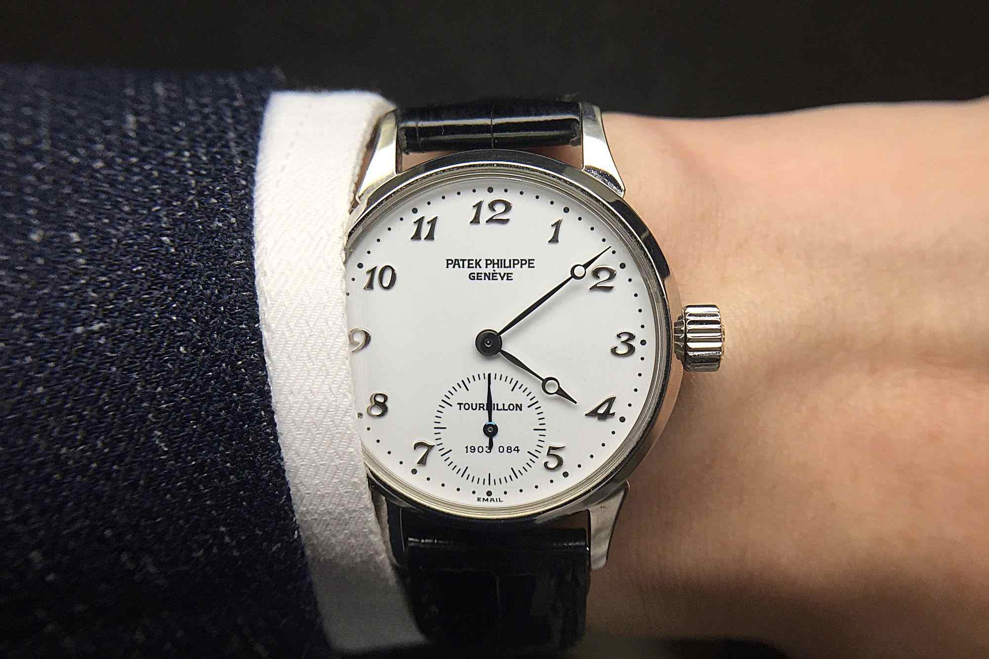 有些表跟人一样,深藏不露:百达翡丽ref. 3939h三问陀飞轮腕表