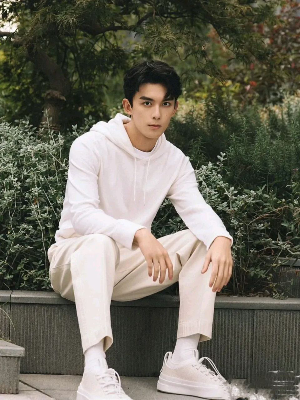 吴磊的照片来了 吴磊,1999年12月26日出生于上海市[1],中国内地影视男