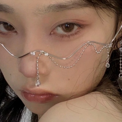 听说眼睛好看的小姐姐很加分哦