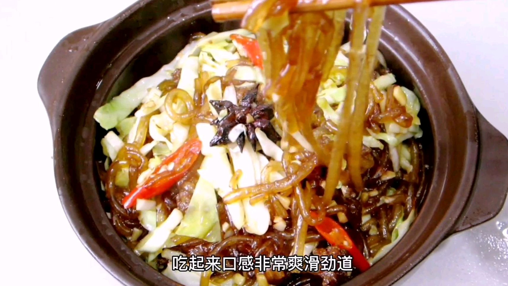 包菜炒粉丝老是粘在一块怎么办?多做这一步,根根分明爽滑不粘锅