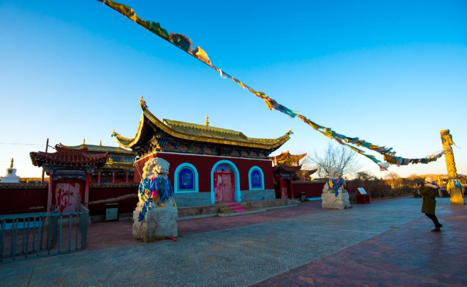 内蒙古镶黄旗广益寺院,蒙文版本的《丹珠尔》集第一庙