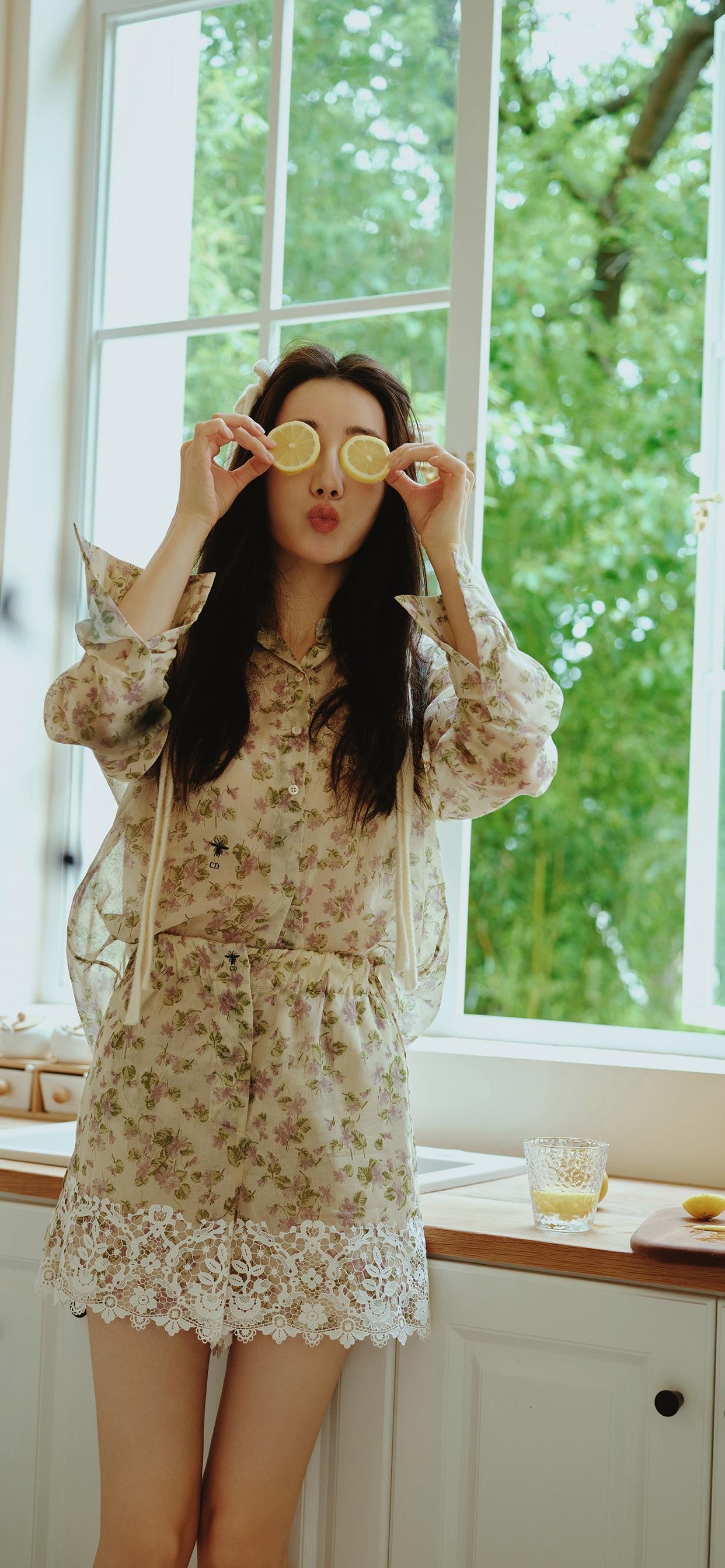 小说推荐:《二饮红影》《当真》《亲爱的偏执狂》