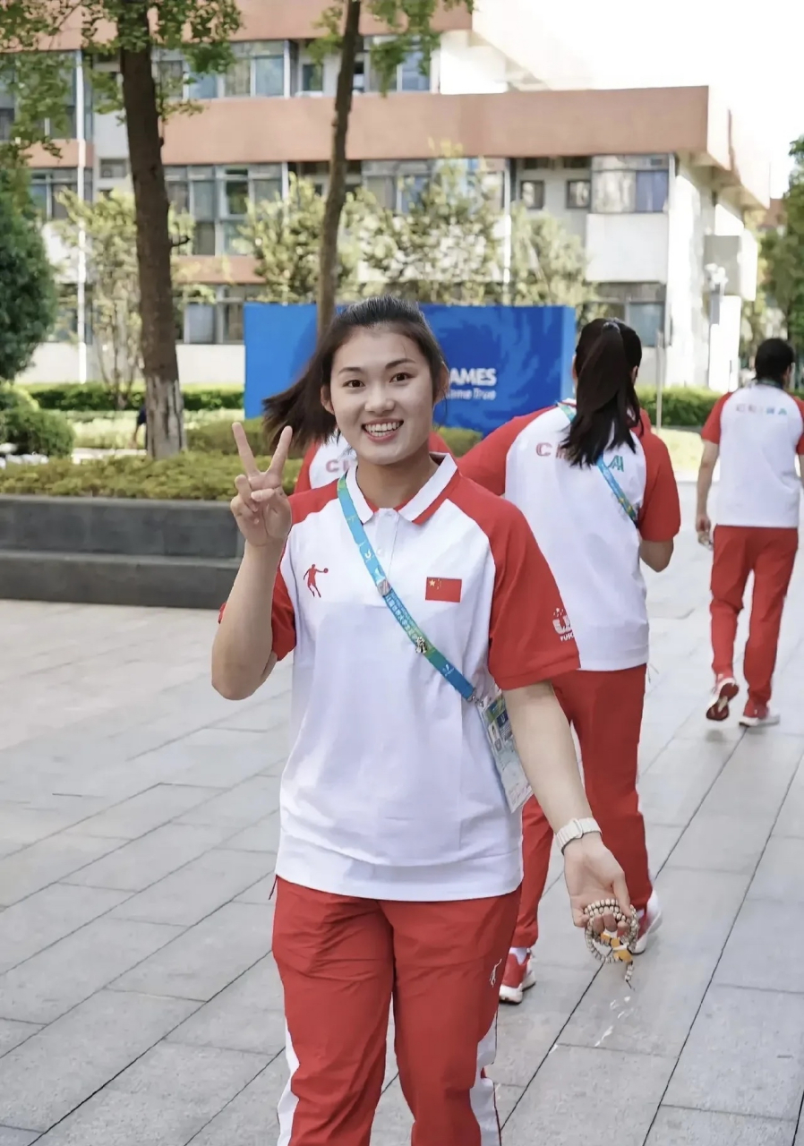 中国女篮 张敬一,一个实力很强的后卫,特别是三分球,命中率特别高