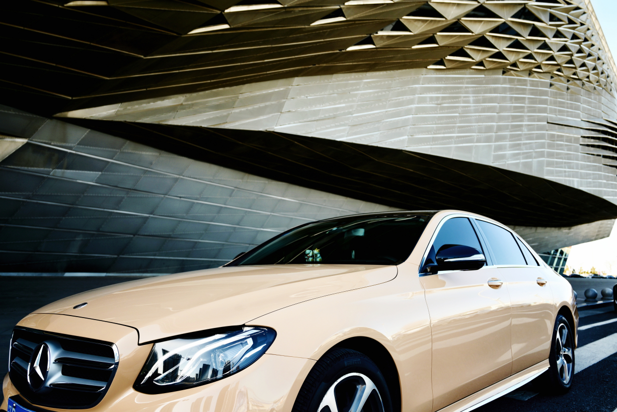 奔驰e200改色,施工spirt amg沙漠黄 pet底纸