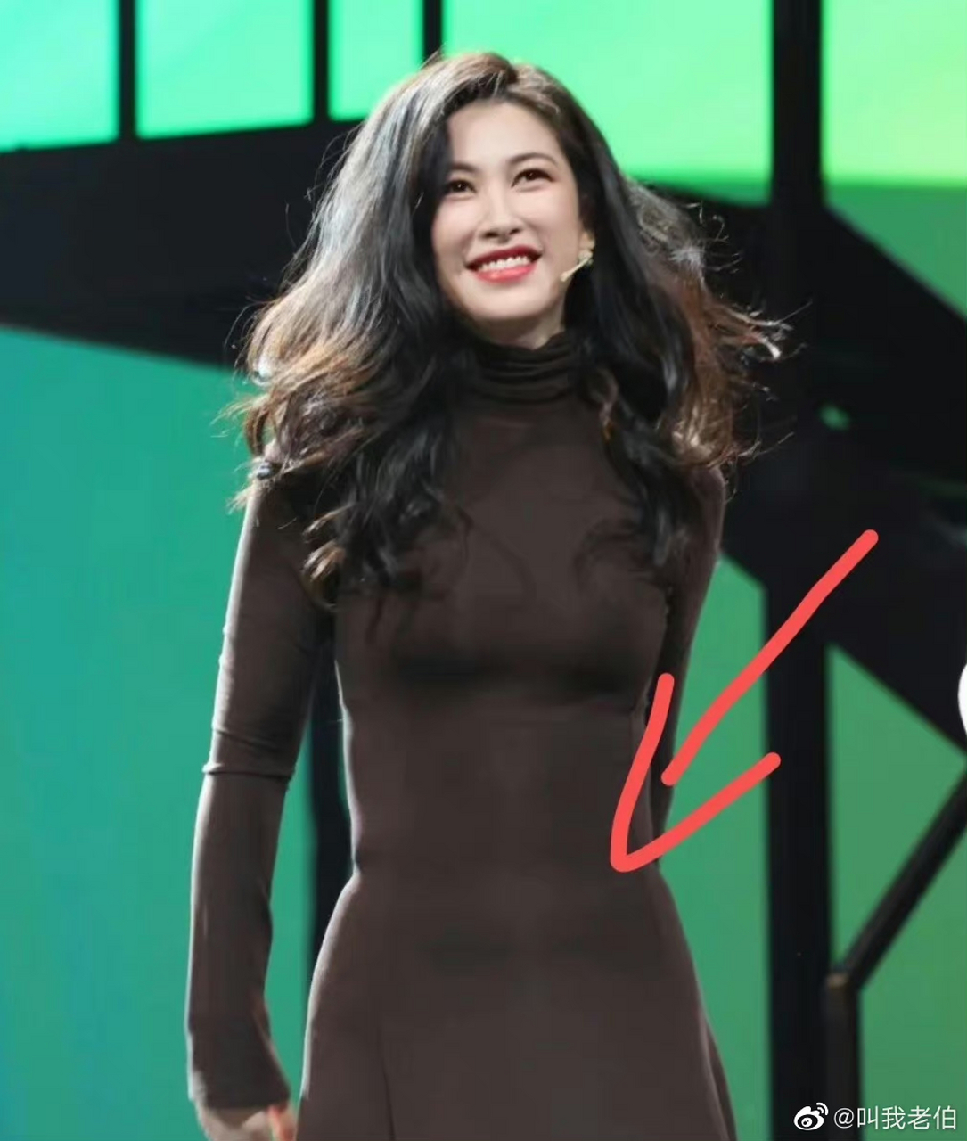 朱珠这种身材竟然也会被吐槽肚子有赘肉,女明星有小肚子犯法嘛