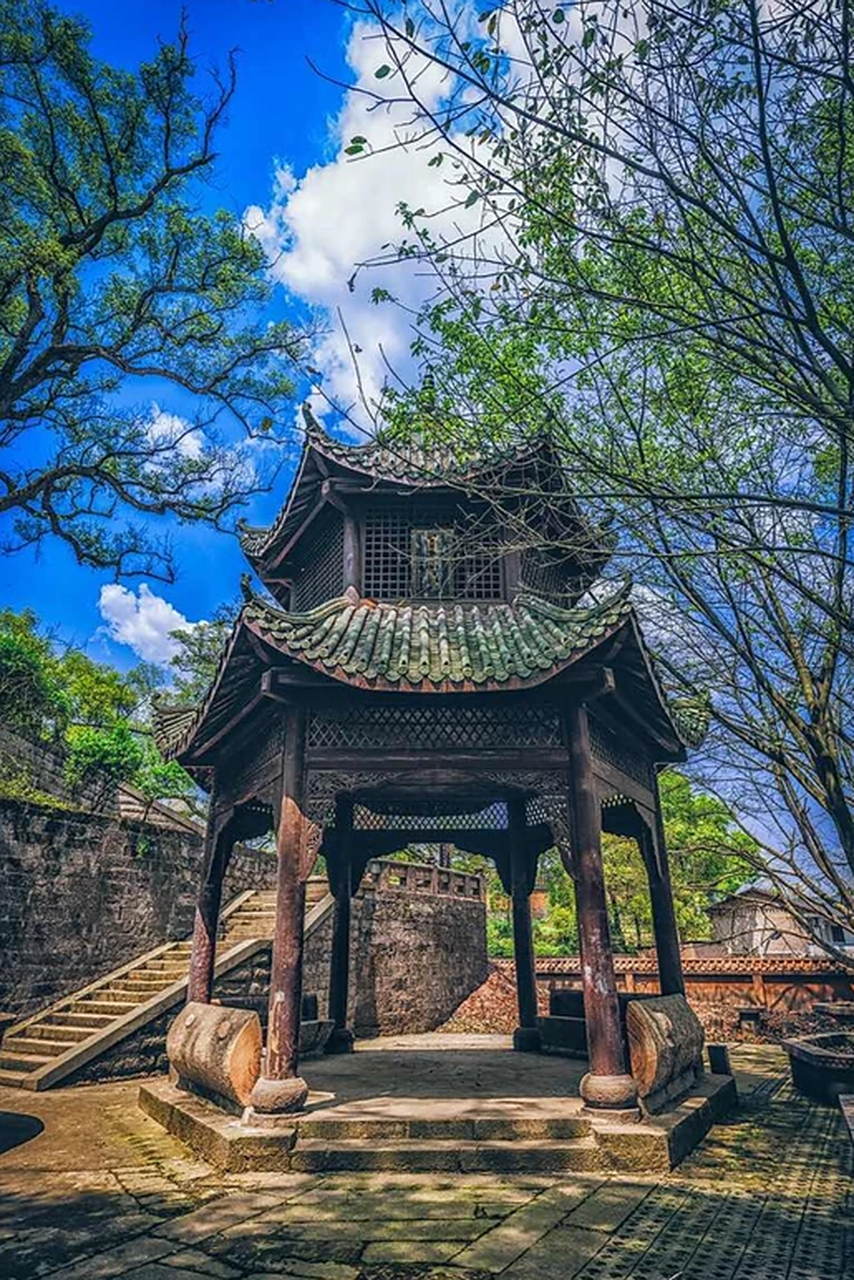 江津石蟆清源宫(即蜀地祭祀李冰而兴建的川主庙),始建于明盏侣