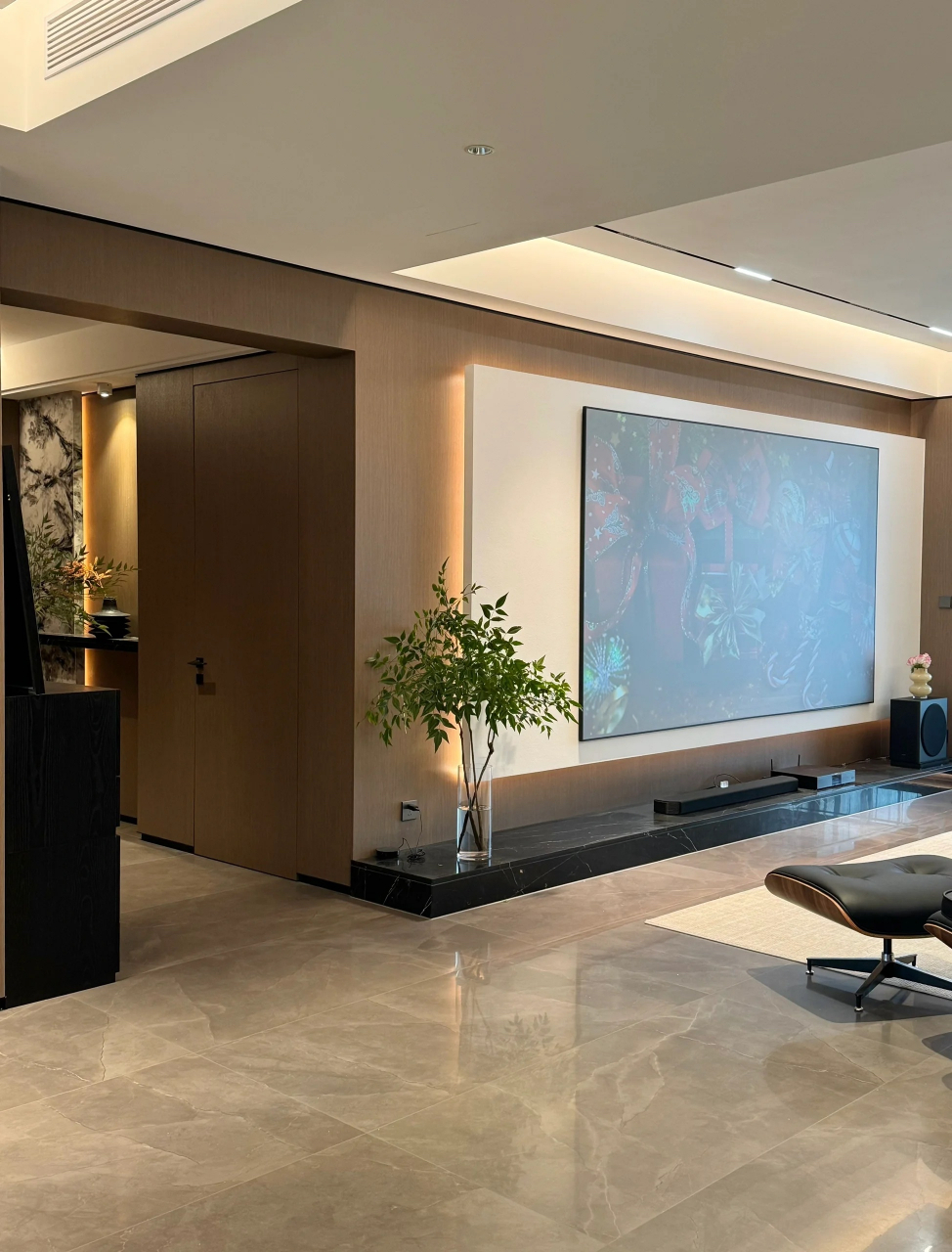 客厅装修分享:01 显大就做悬浮吊顶和无主灯 我家92建筑面积249