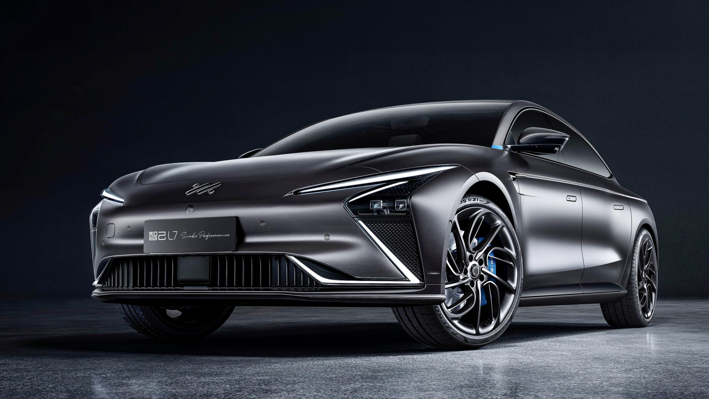 看到智己l7的前脸,想到的是前卫,犀利