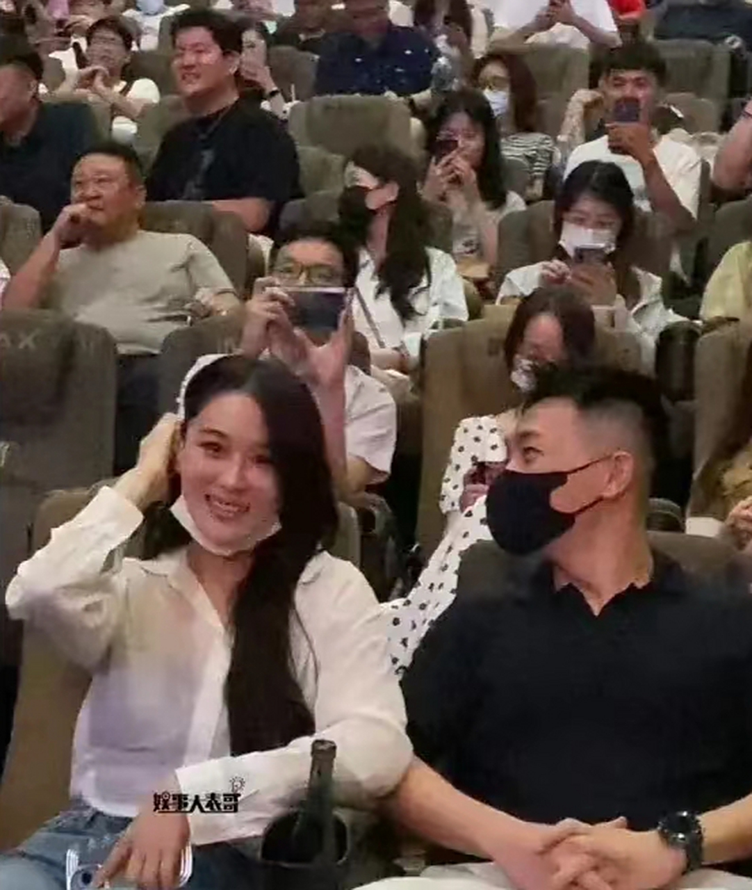 张馨予和老公何捷一起登上热搜,这次可不是因为秀恩爱,而是两人