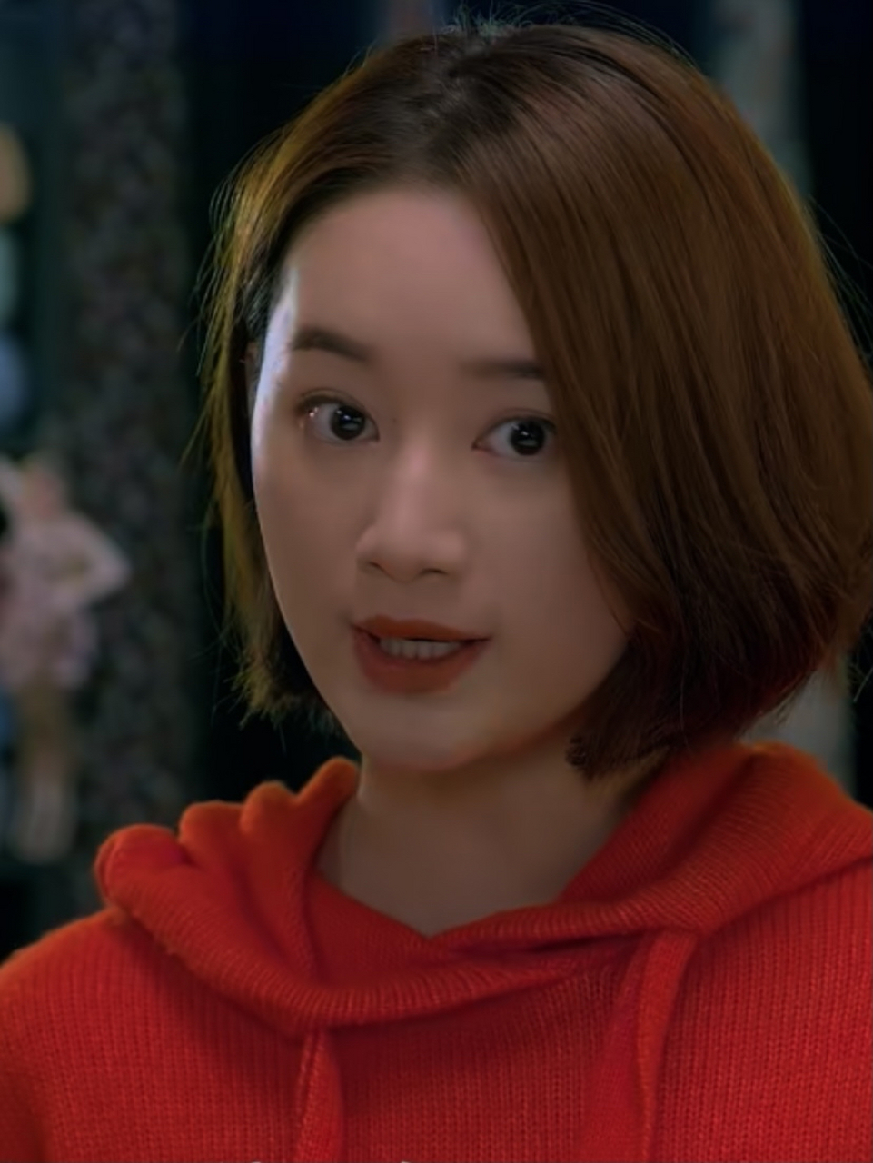 《疯狂剧团》定档6月23日,讲述了一个坐落在上海繁华街道的剧团里,四