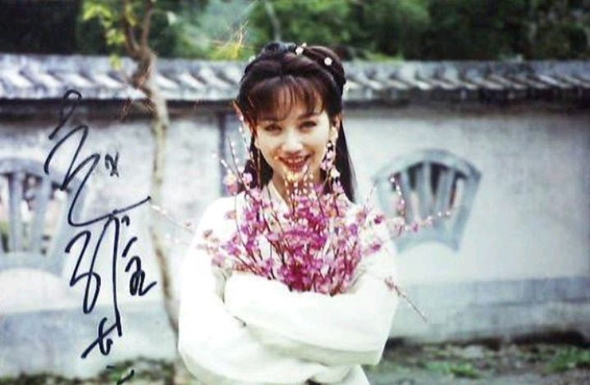1994年,拍摄《状元花》(又名《笑看良缘》)期间的赵雅芝