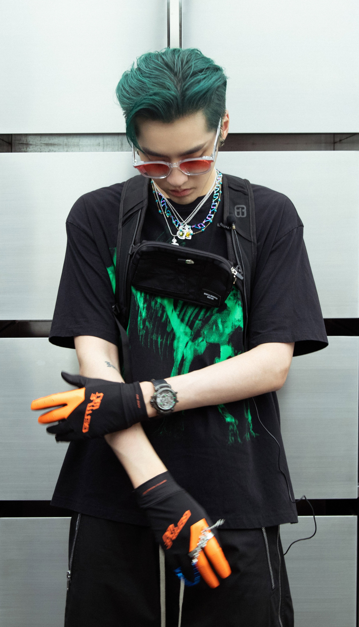 吴亦凡绿发造型太炫酷,帅到移不开眼睛!