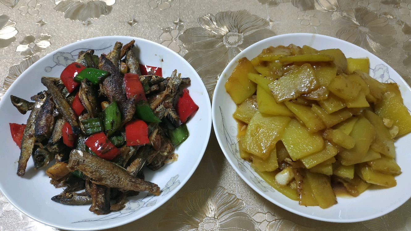从家里拿来的参鱼,用油煎,特别好吃