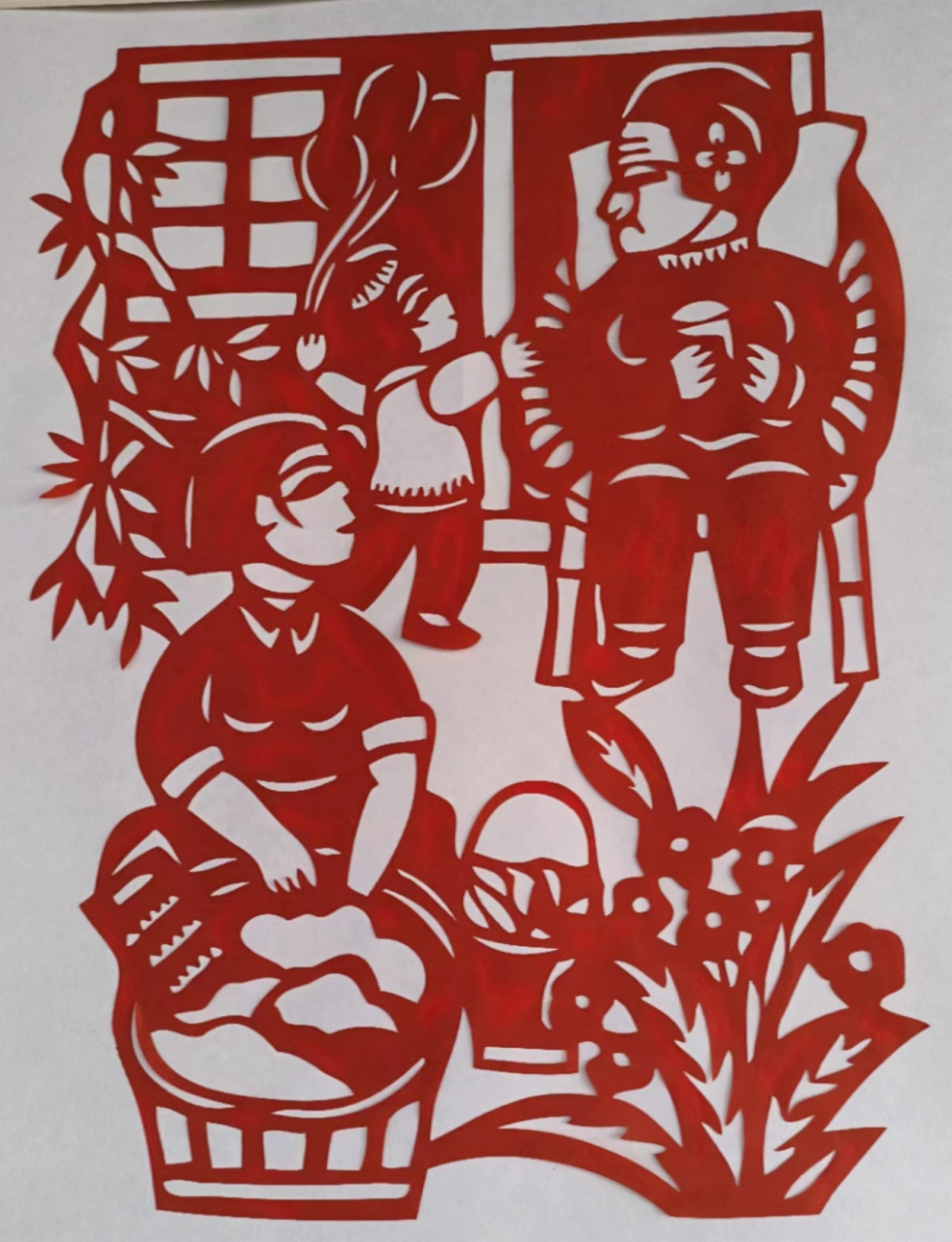 辽宁省西丰县平岗镇小学:郑兮彭剪纸《阖家欢乐》
