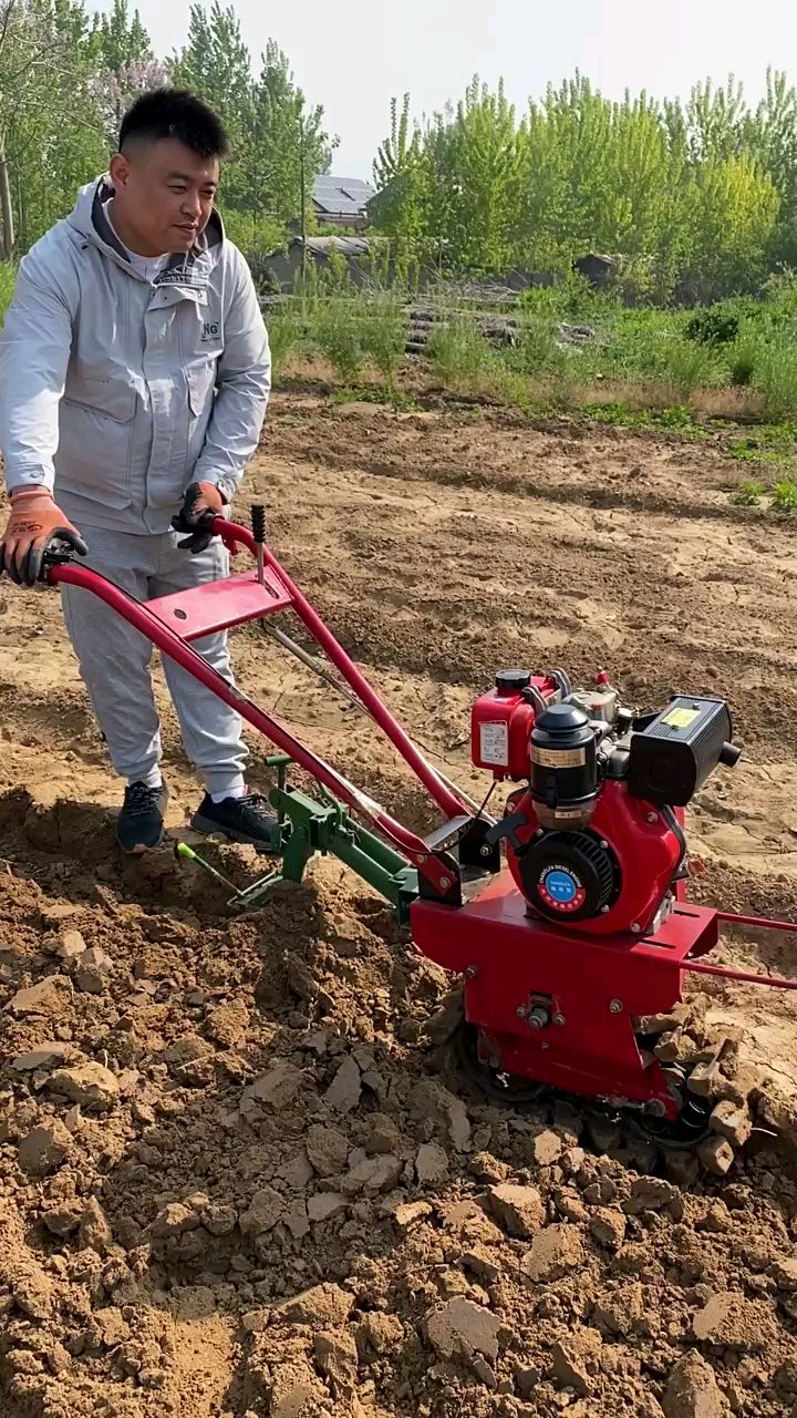 链轨小红牛多功能微耕机小型犁地开沟机
