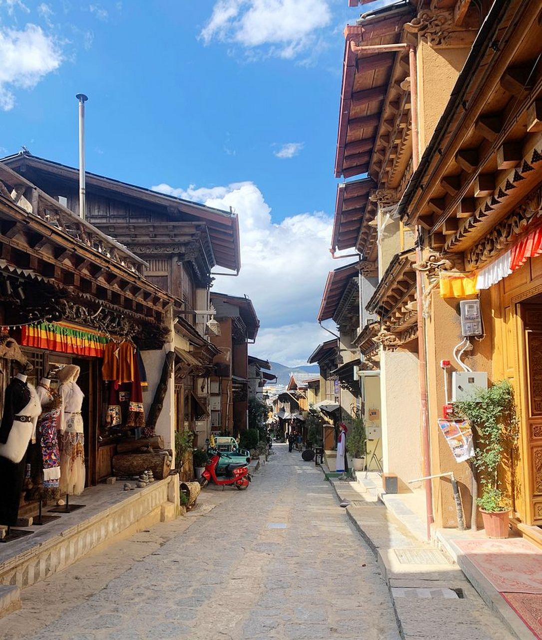 云南是一个拥有丰富多彩文化,独特风土人情的地方.