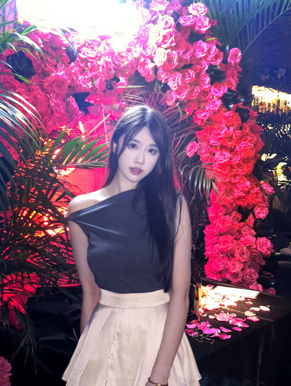 开心的轩子巨二兔,傍晚的聚餐随拍#养眼美女# #性感美女# #美女