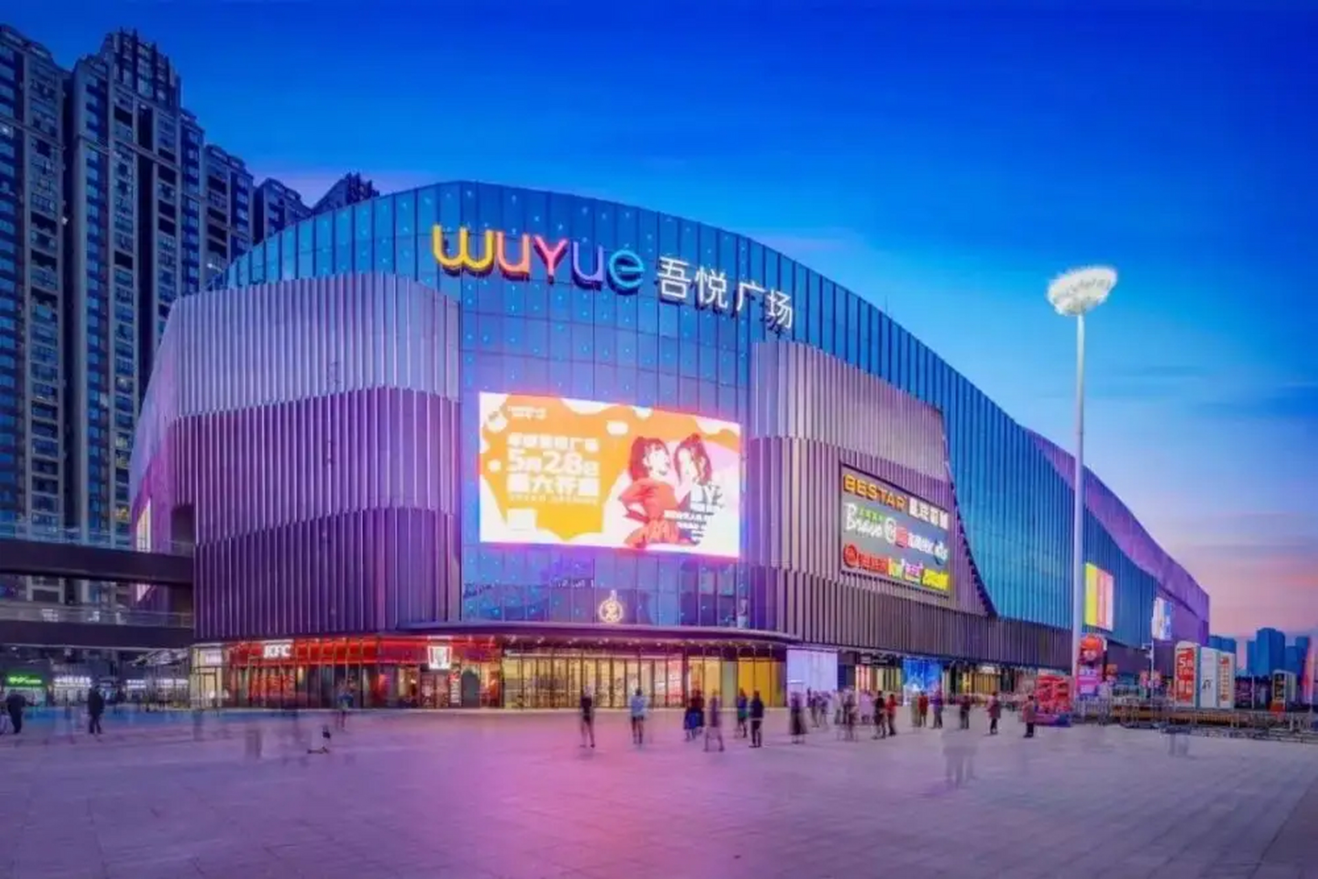 目前新城控股重点就做两件事,其一是积极用资产对接