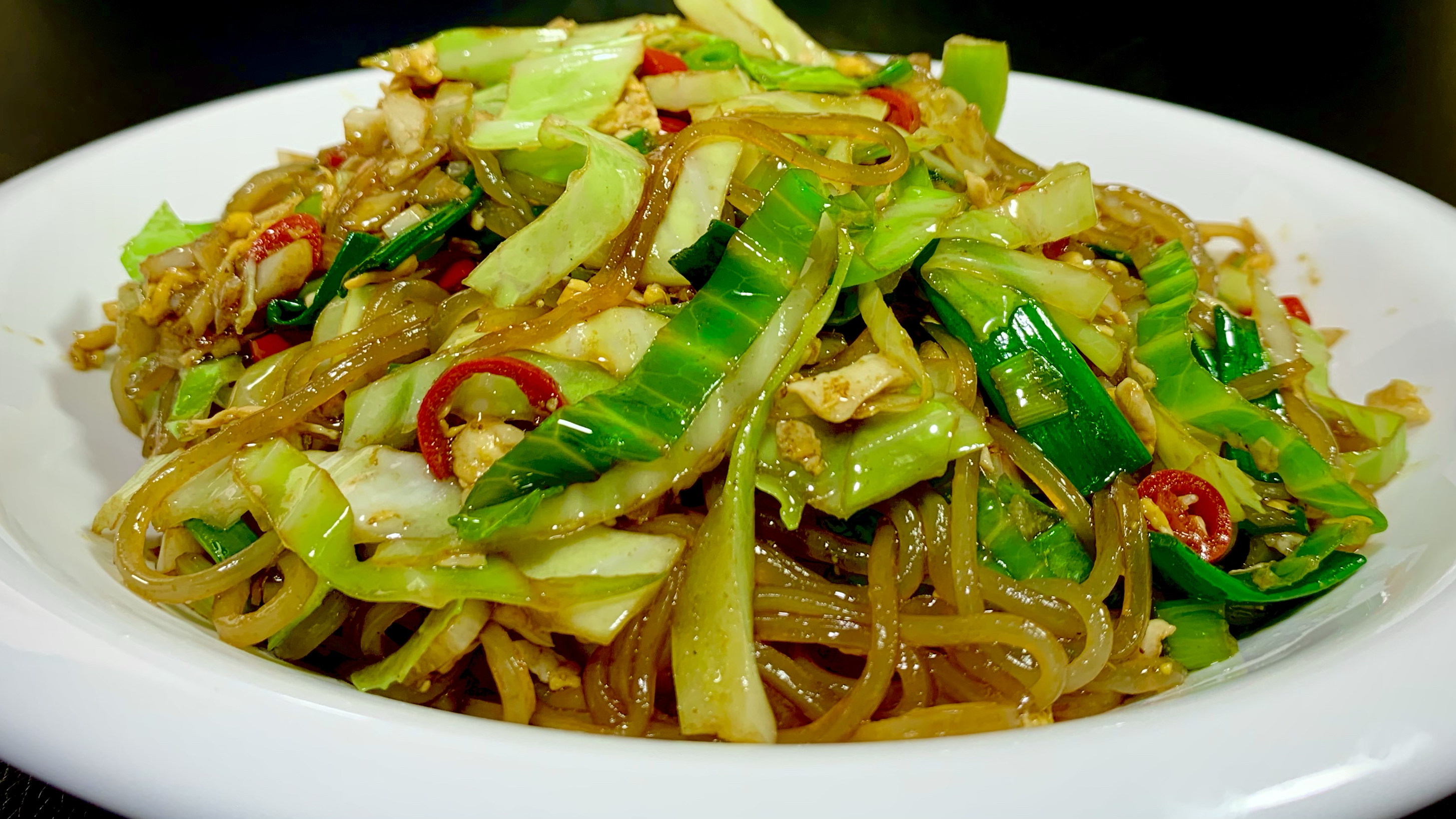 这才是粉条炒包菜最好吃做法,不成坨不粘锅,一大碗都不够吃美味