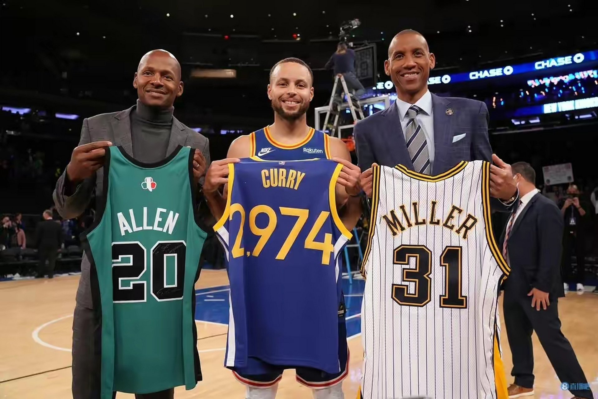 雷阿伦和雷吉米勒季后赛的关键三分都有代表作,库里成功一半靠肖华