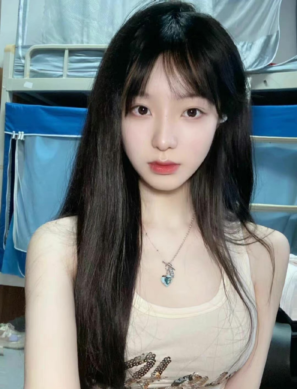 来自大连理工大学的小姐姐,长相甜美迷人,气质清新脱俗,这么好看的